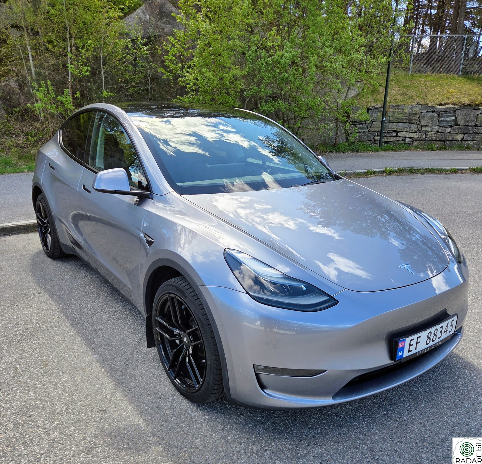 TESLA Model Y Long Range AWD /Skinn/FSD/H.feste/20"