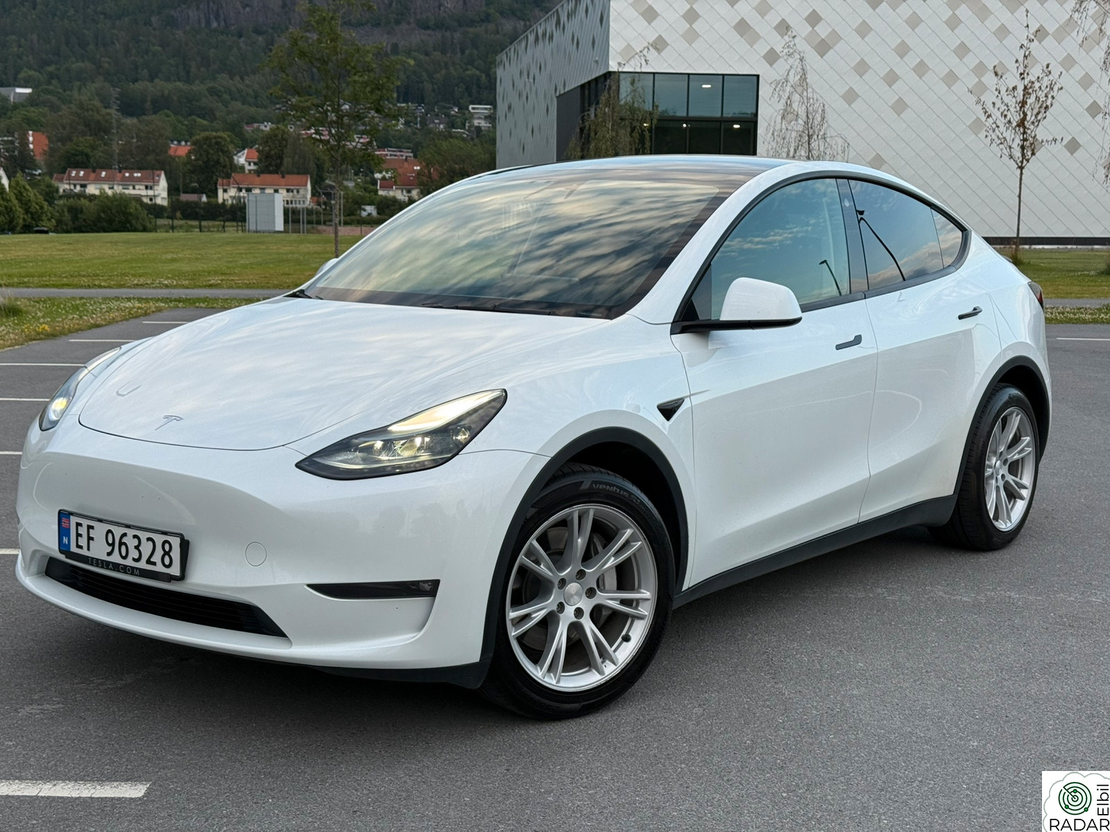 TESLA Model Y BILLIGST PÅ FINN!LONG RANGE/AWD/AP/KROK/PREMIUM