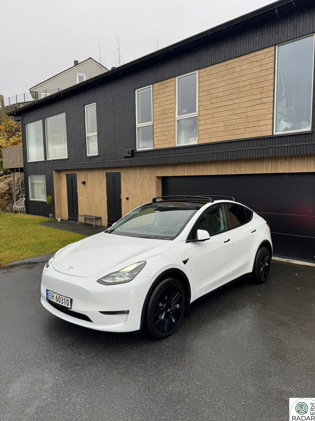 TESLA Model Y Long Range AWD, med krok, rekke oppdateringer.