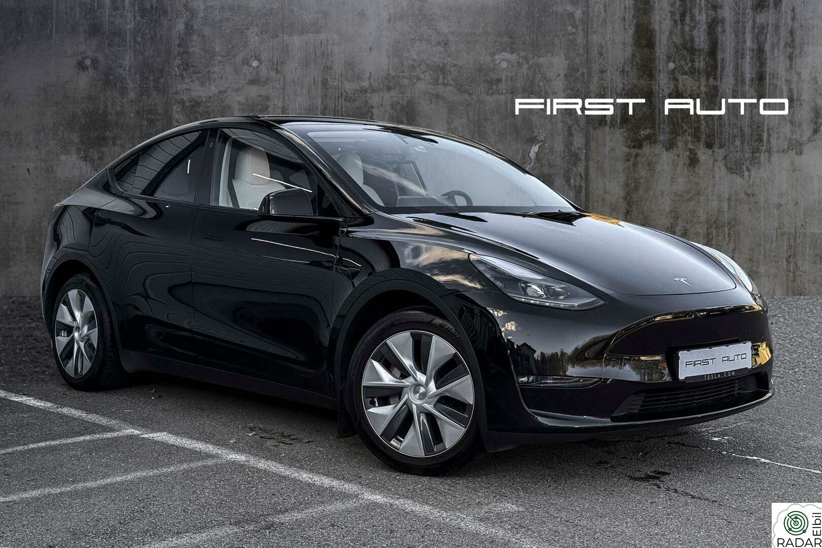 TESLA Model Y LONG RANGE AWD | 4X4| 1 EIER | HENGERF | HVITT INTERIØR