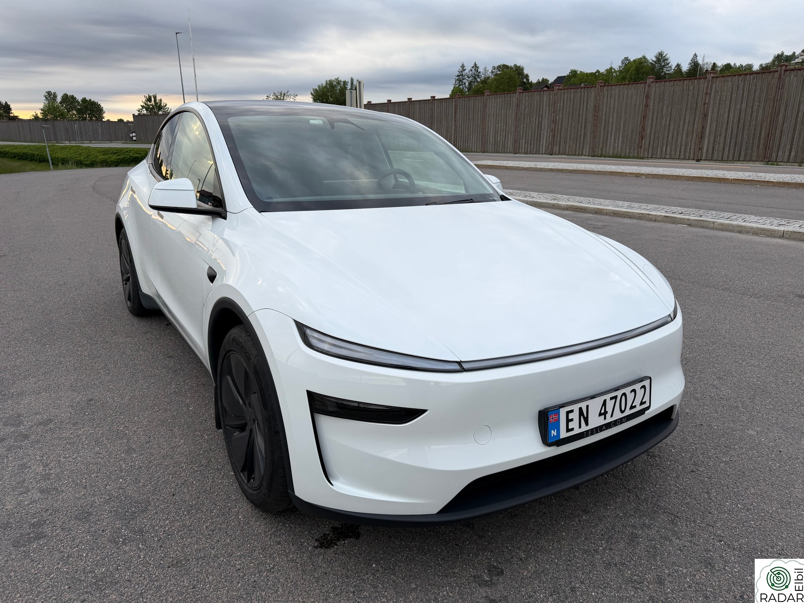 TESLA Model Y Juniper, LR AWD, Enhanced Autopilot, Sommer-/vinterdekk
