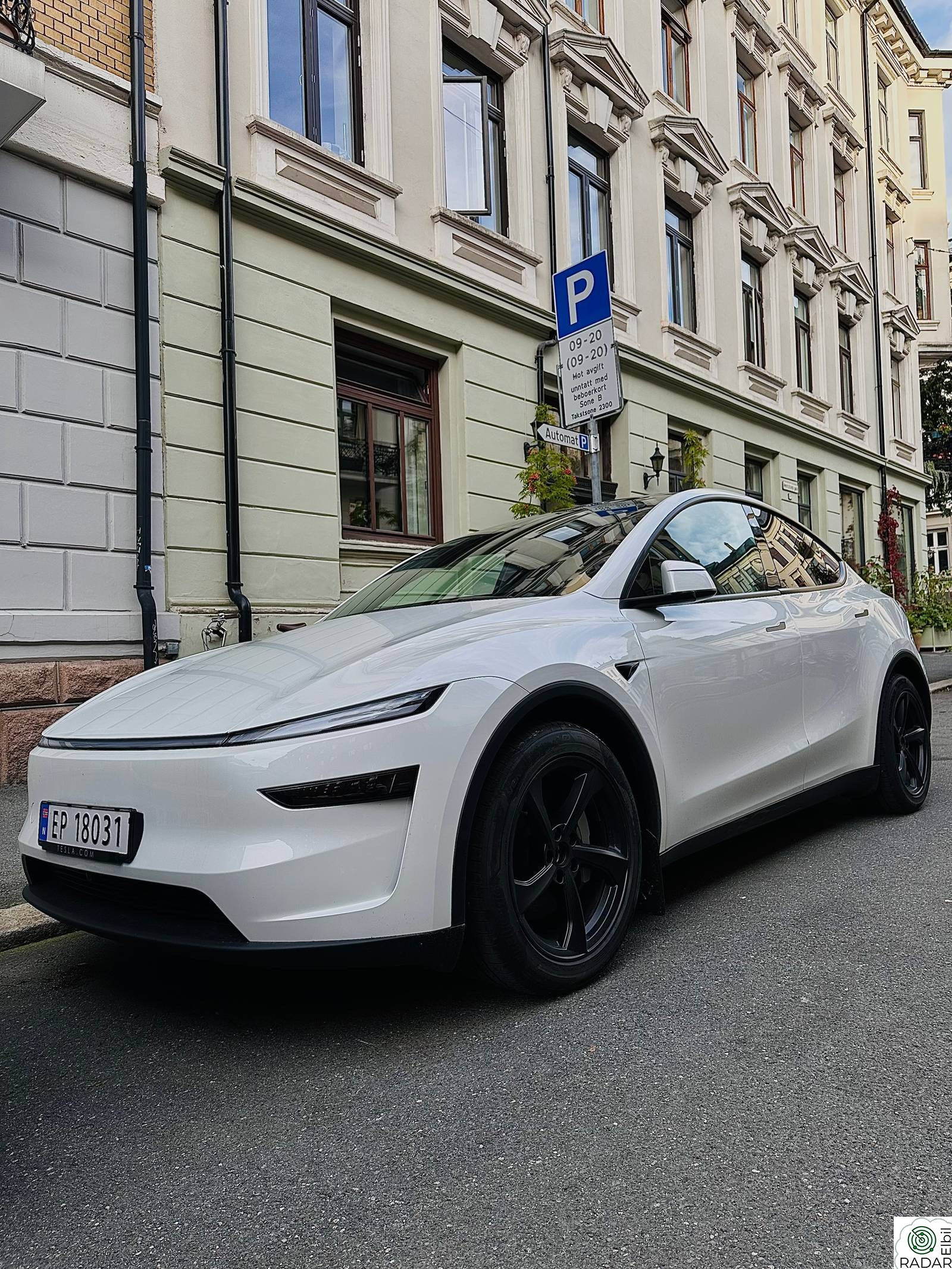 TESLA Model Y TESLA Model Y long range AWD juniper