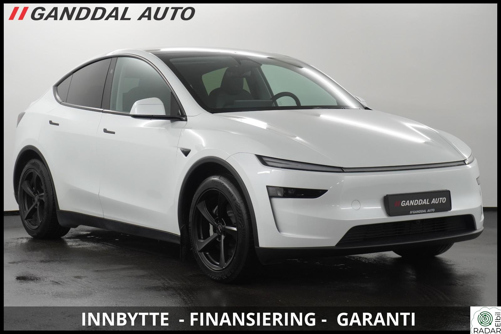 TESLA Model Y LONGE RANGE AWD / KROK / KAMERA / SKINN / ACC / PANO ++