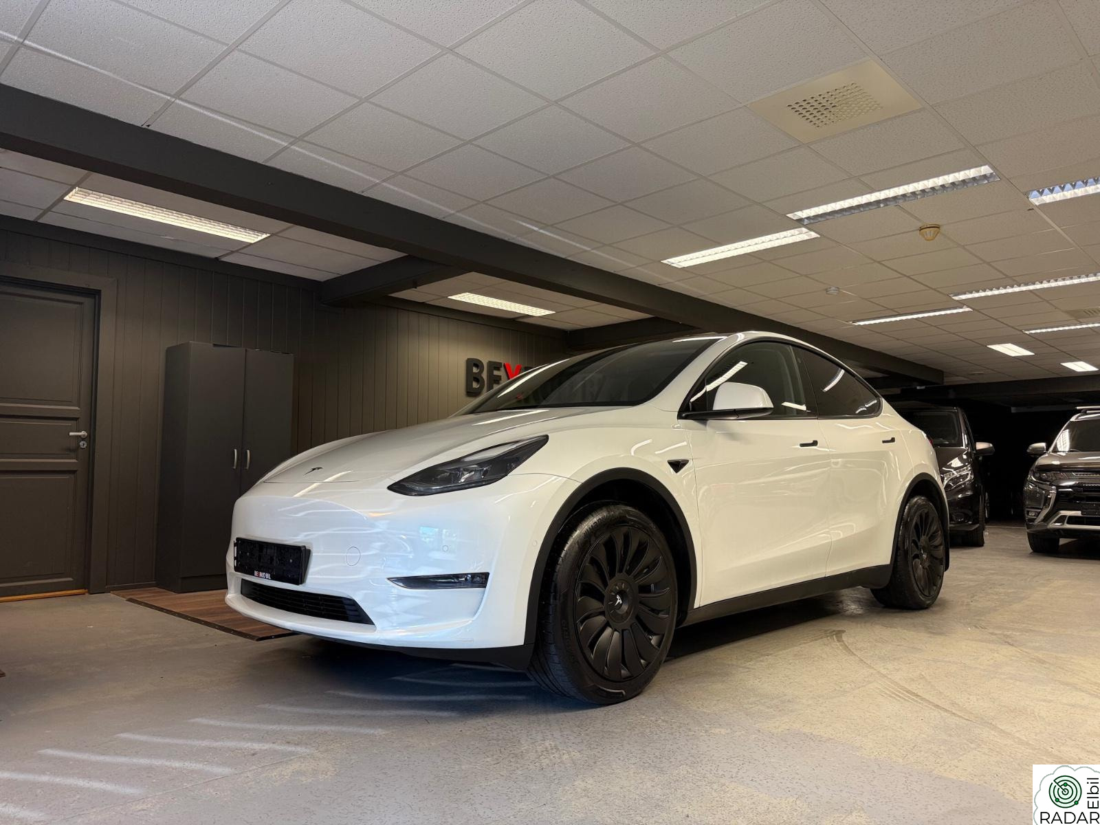 TESLA Model Y Long Range,AWD,Hengerfeste,Autopilot,V.pumpe,533km,Hifi