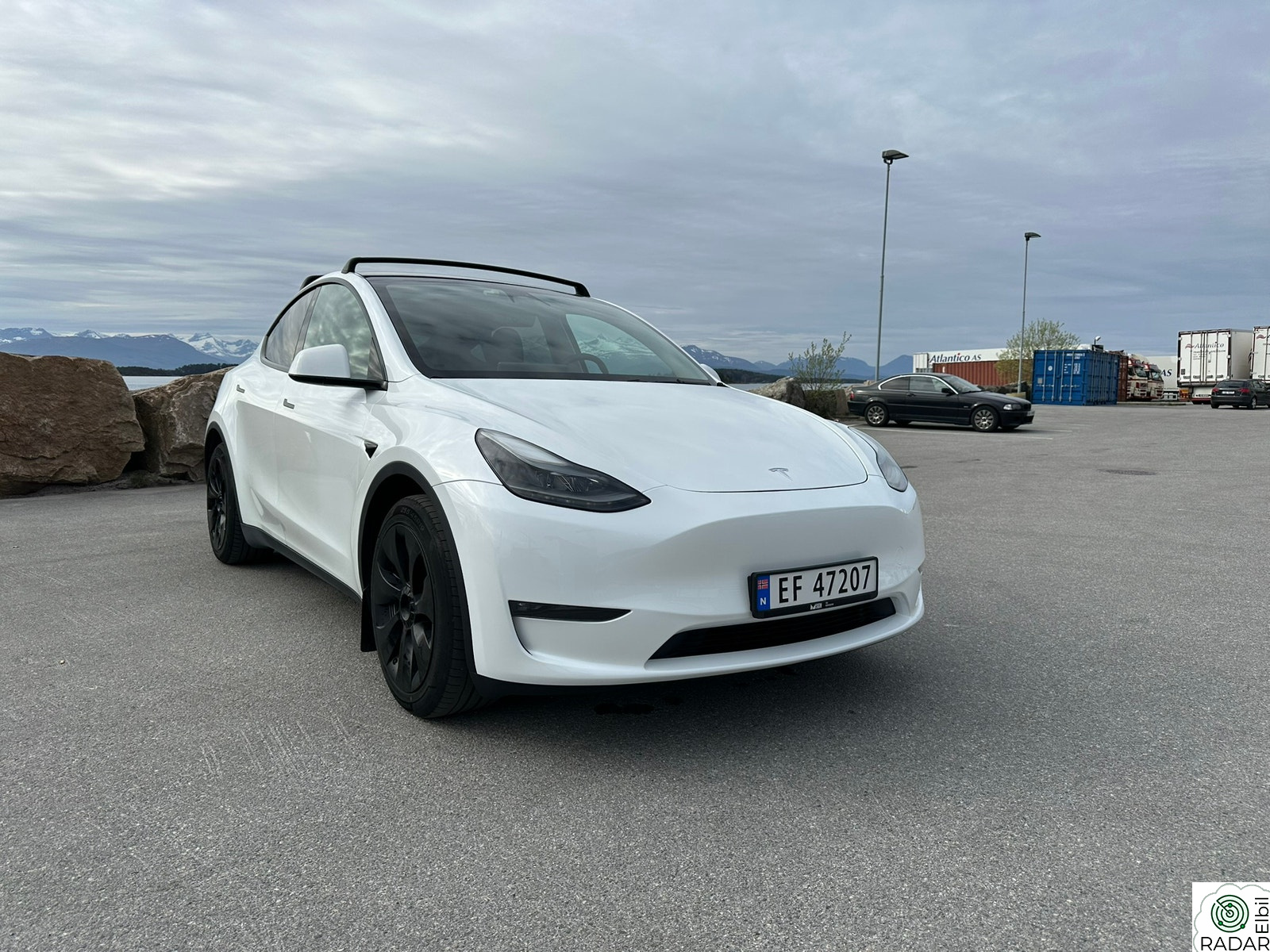 TESLA Model Y Long range AWD - NYE sommerdekk - Hengerfeste