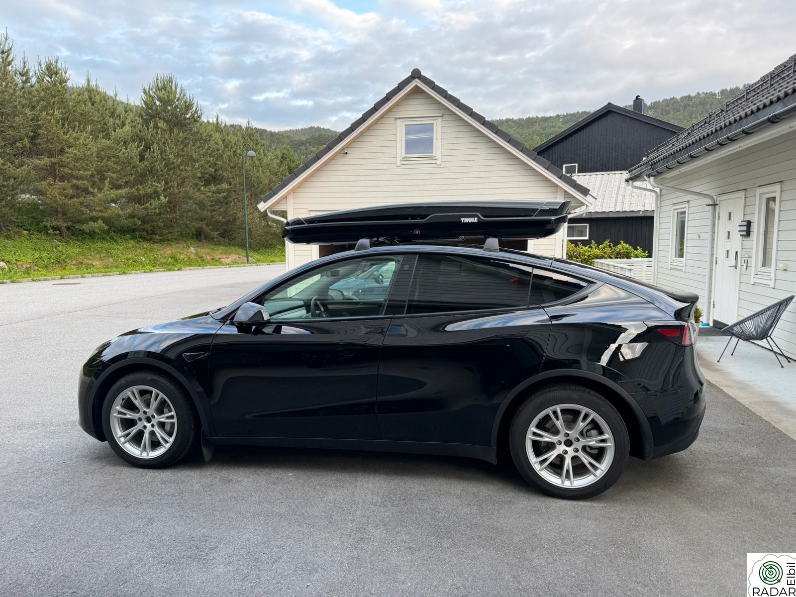 TESLA Model Y Long Range AWD, skiboks, hengerfeste, panoramatak