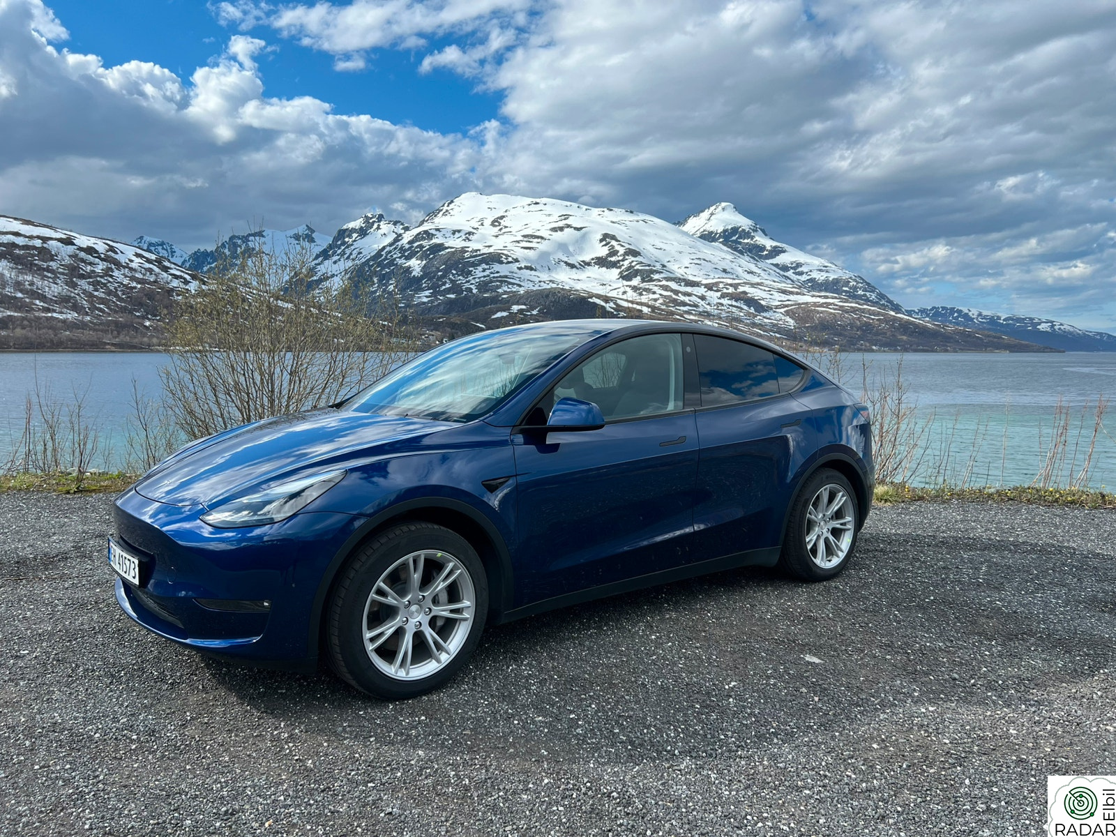 TESLA Model Y Long Range AWD 2024 modell
