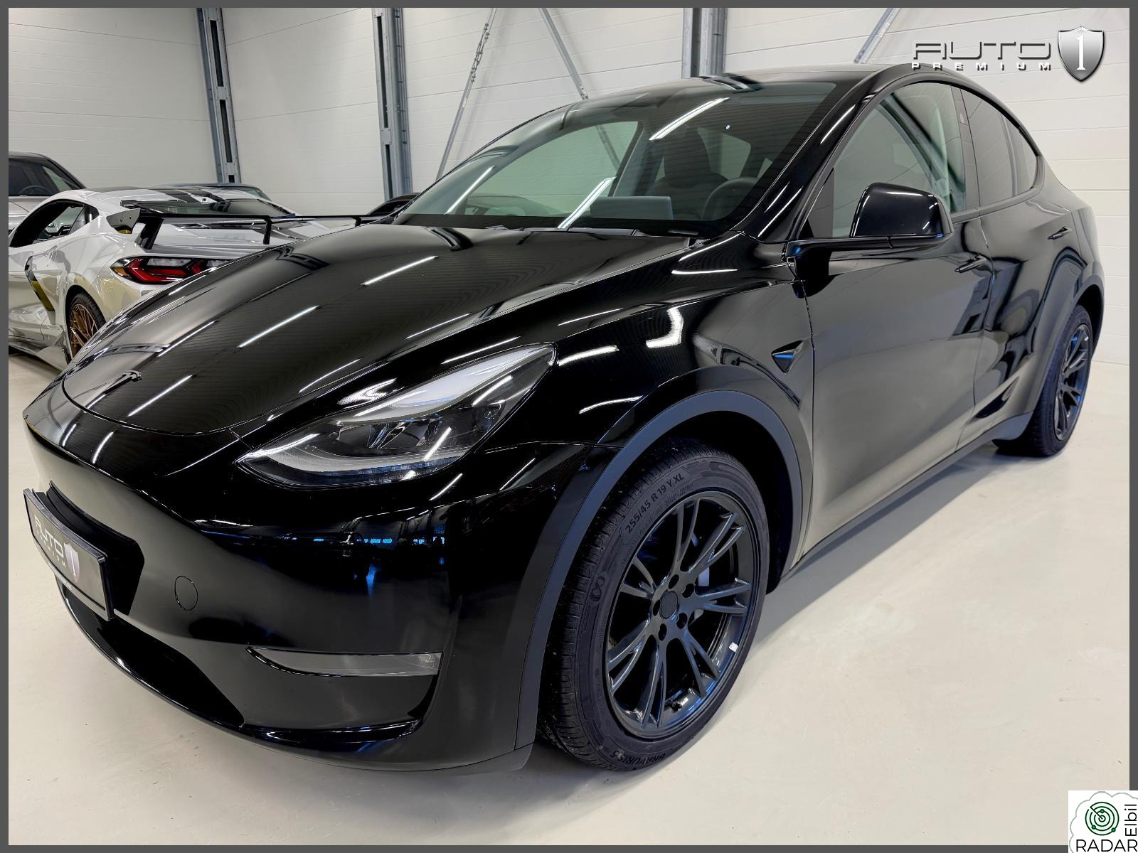 TESLA Model Y Long Range AWD Krok Skinn,Premium Lyd,Varmepumpe