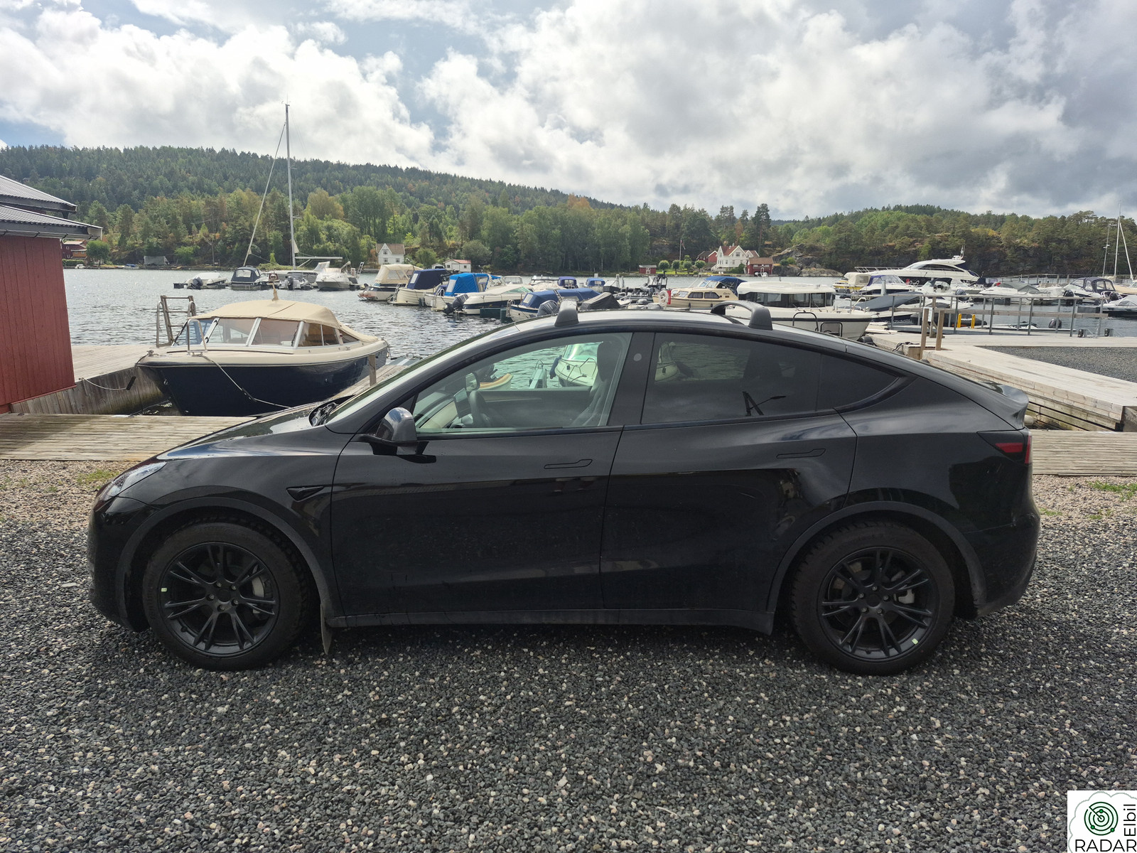 TESLA Model Y Long Range AWD 7-s.