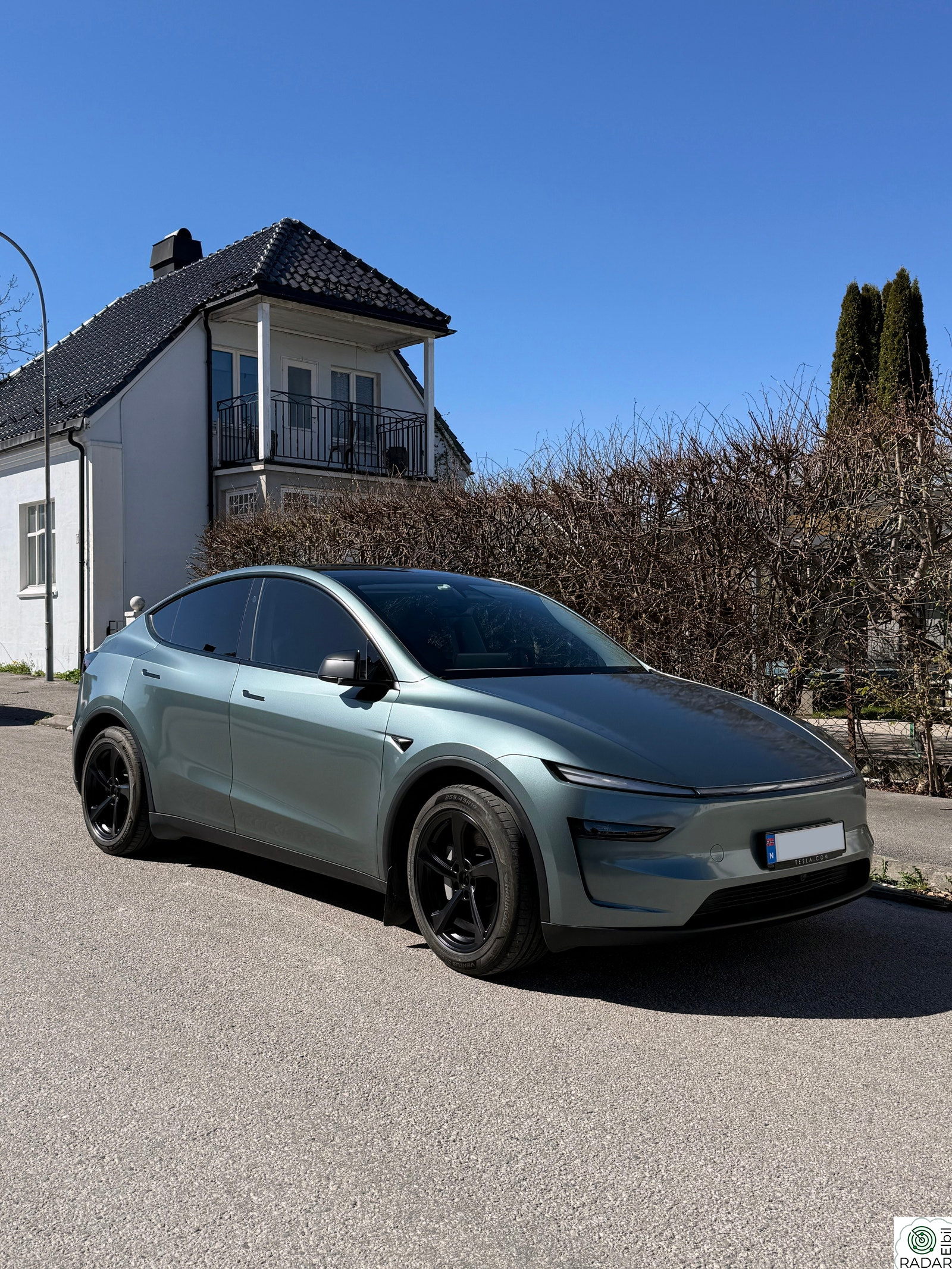 TESLA Model Y Long Range AWD Helfoliert