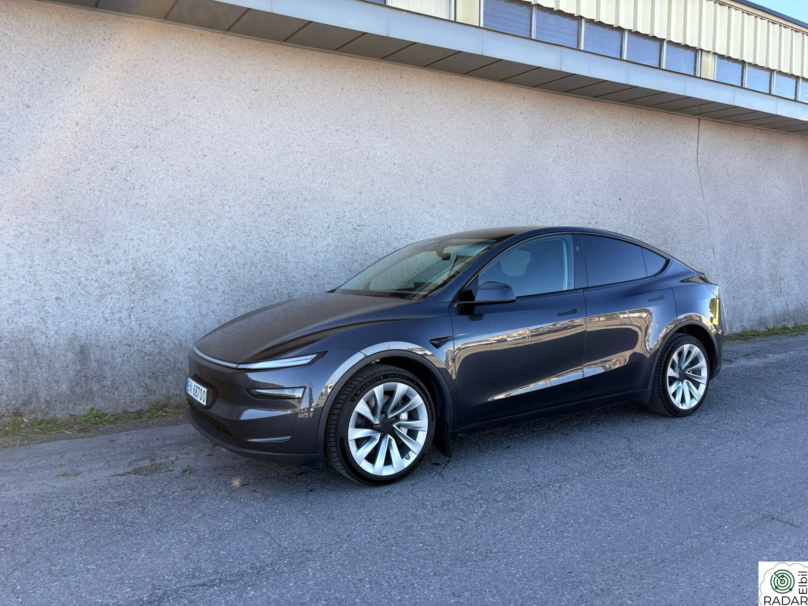 TESLA Model Y Premium Long Range AWD m/ FSD