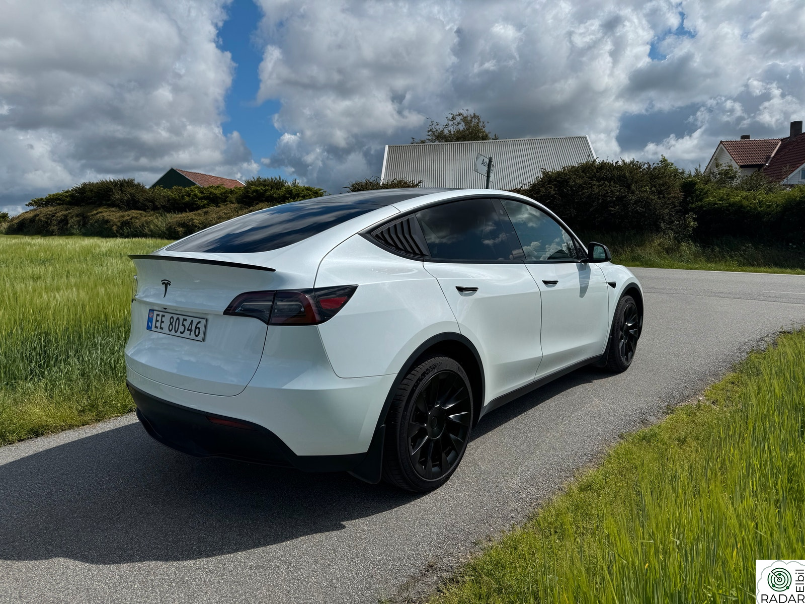 TESLA Model Y LONG RANGE/514HK/AWD/PREMIUM/H.FESTE/AUTOPILOT/APP