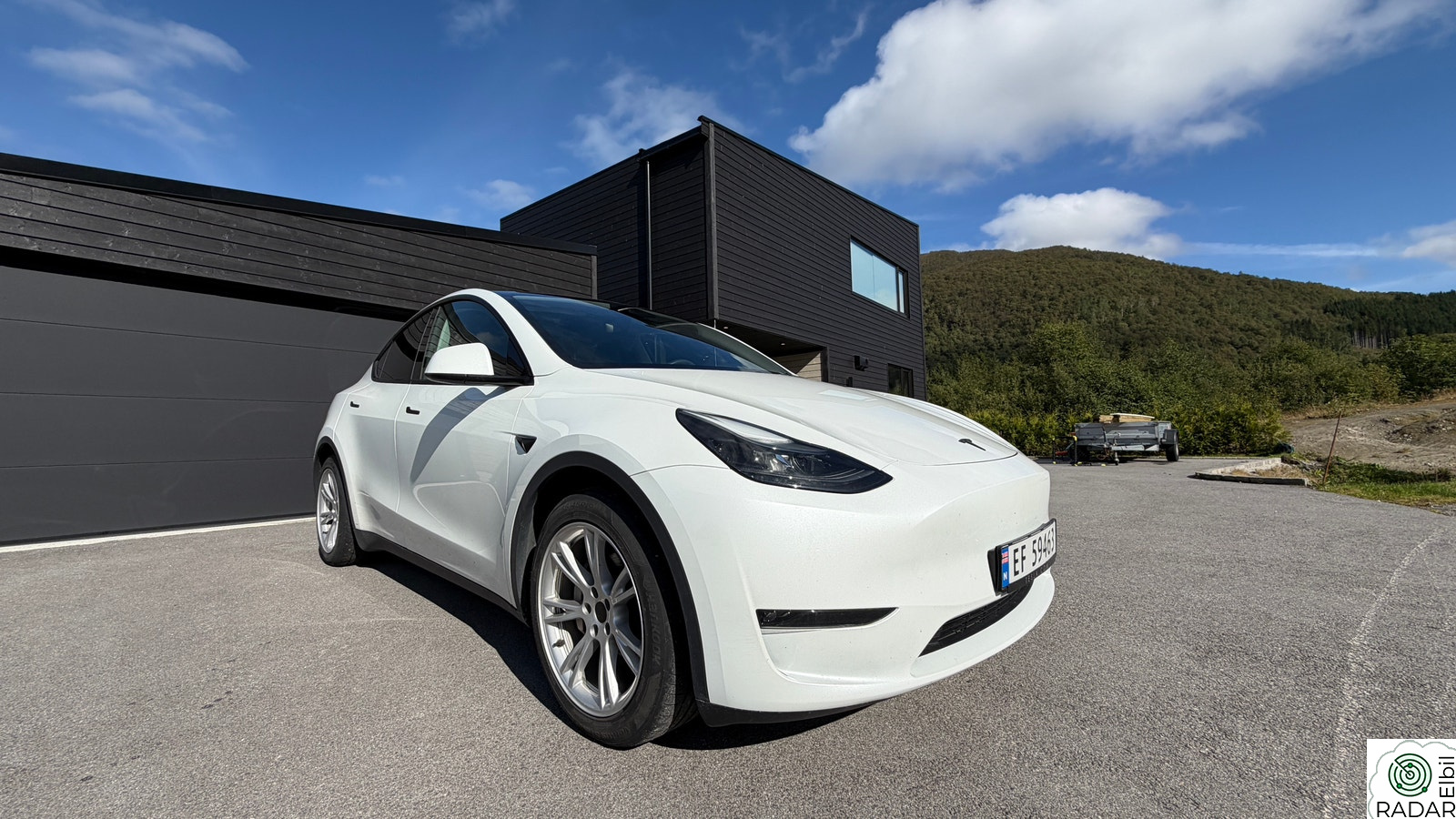 TESLA Model Y Long Range AWD / 1-Eier