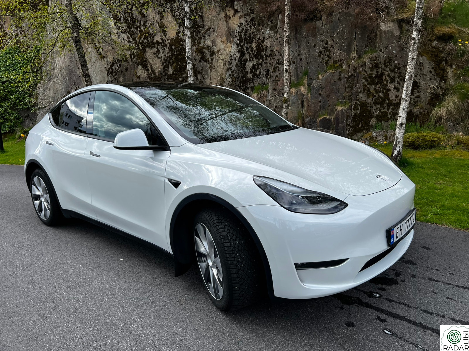 TESLA Model Y Long Range AWD / 2 år nybilgaranti / lav kilometerstand