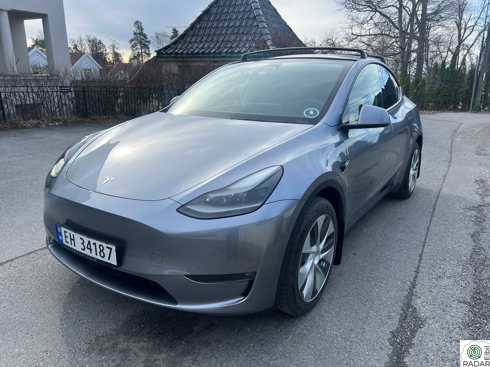 TESLA Model Y LR AWD 2,5 år lav km, eksklusiv kvalitetslakk, h.feste