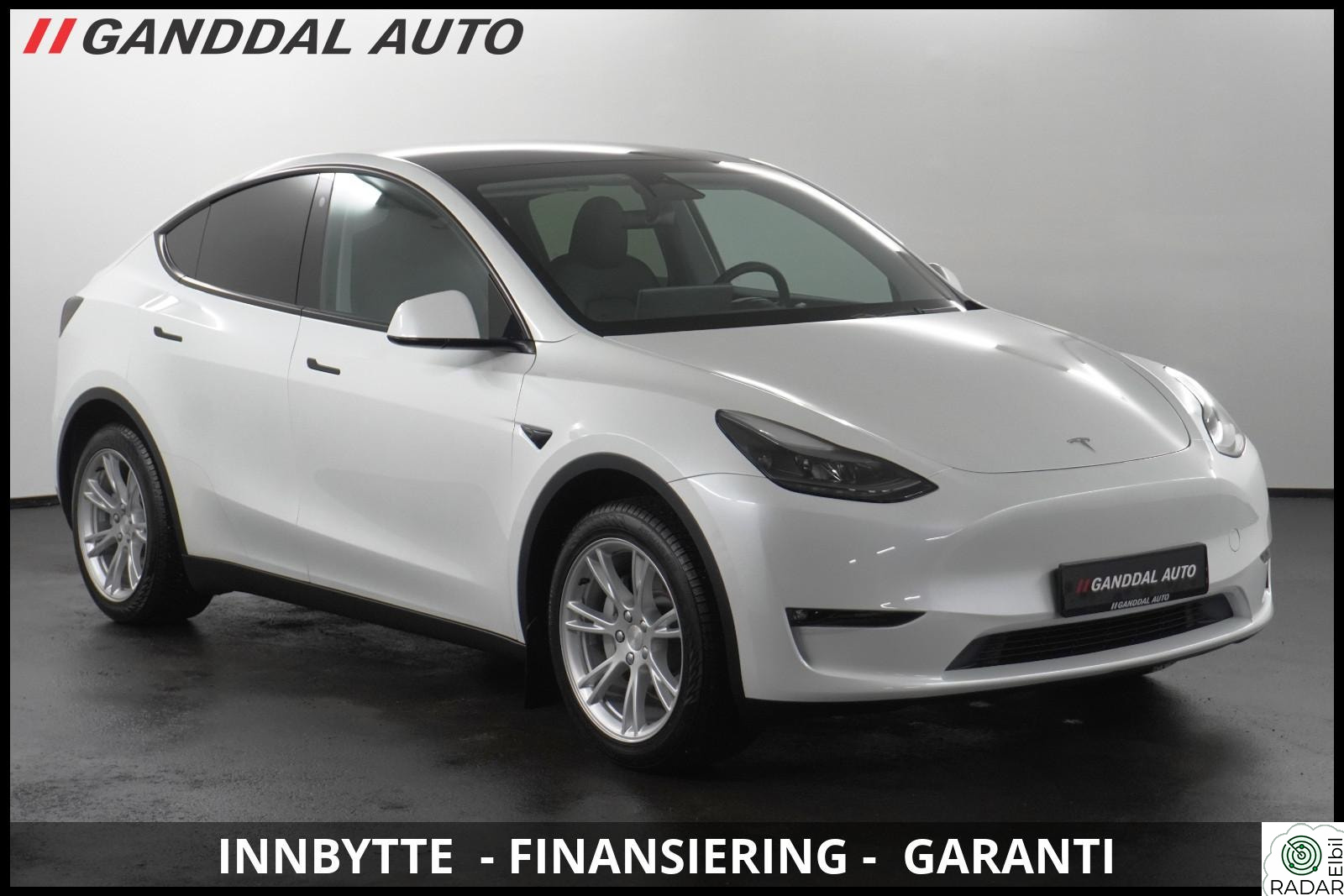 TESLA Model Y LONGE RANGE AWD / KROK / KAMERA / SKINN / ACC / PANO ++