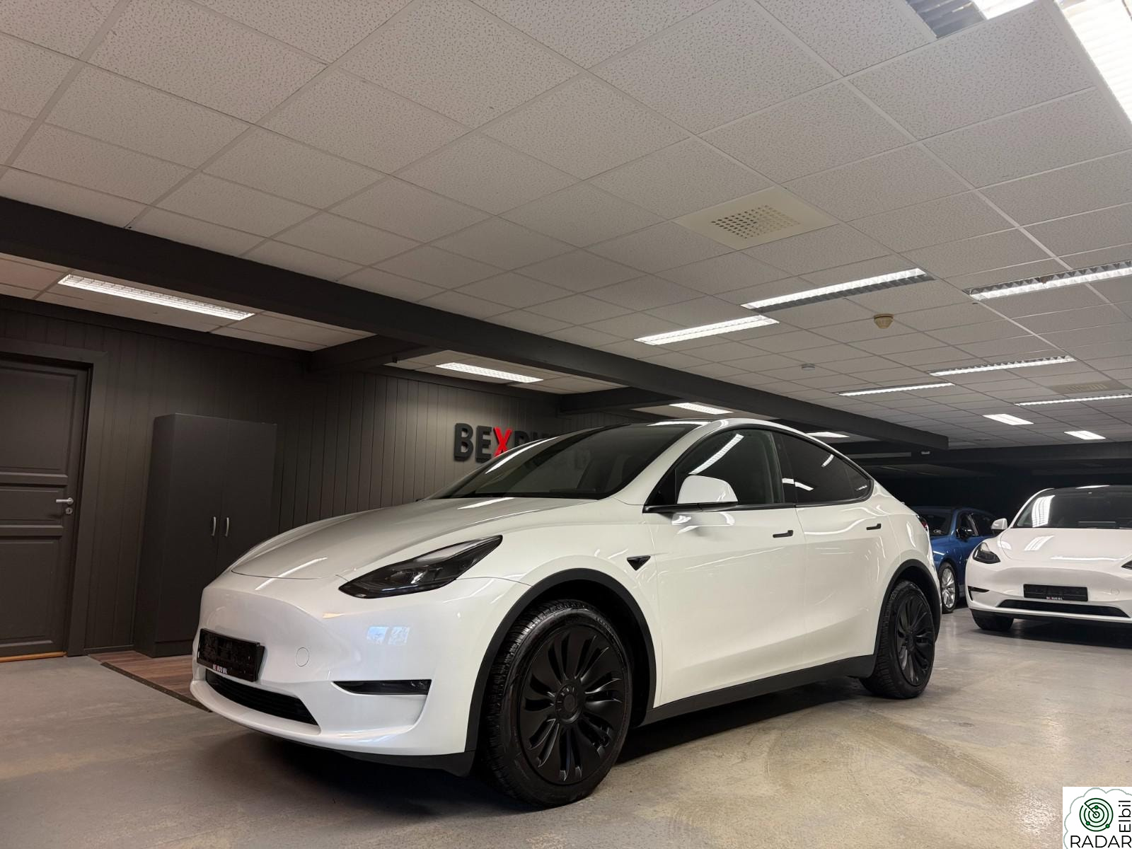 TESLA Model Y Long Range,AWD,Berlin,Hengerfeste,Autopilot,Varmp,1Eier