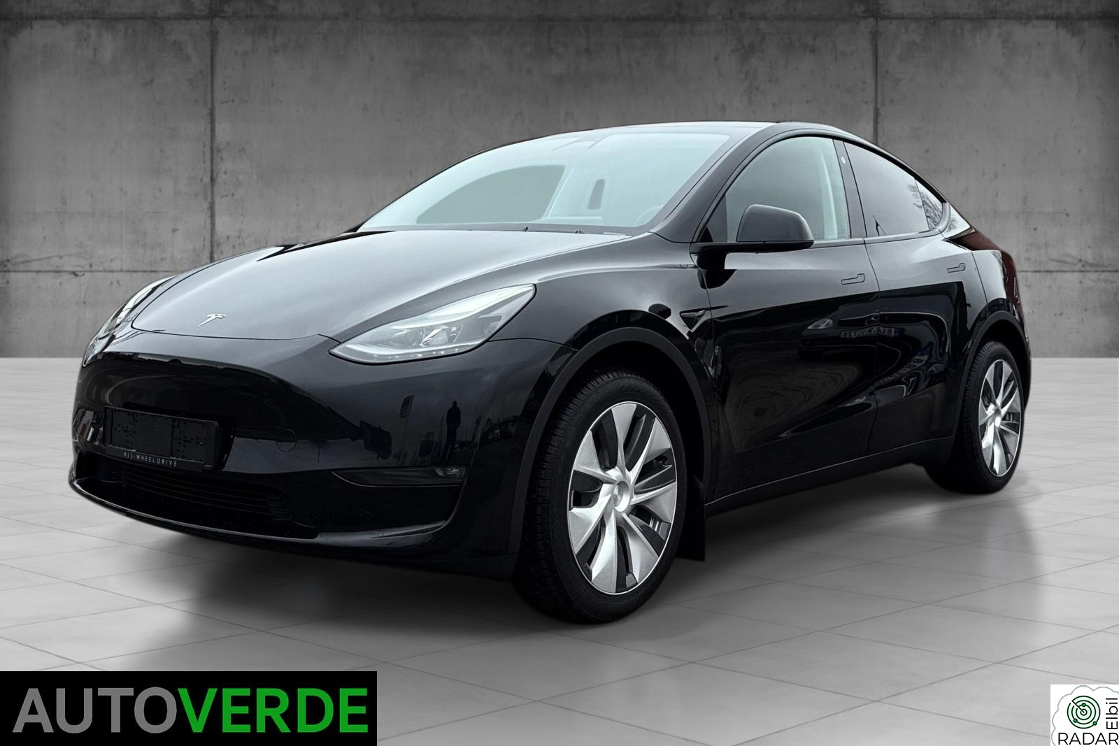 TESLA Model Y LONG RANGE/AWD/PANO/AP/PREMIUM/KROK/V.PUMPE/GARANTI/LED