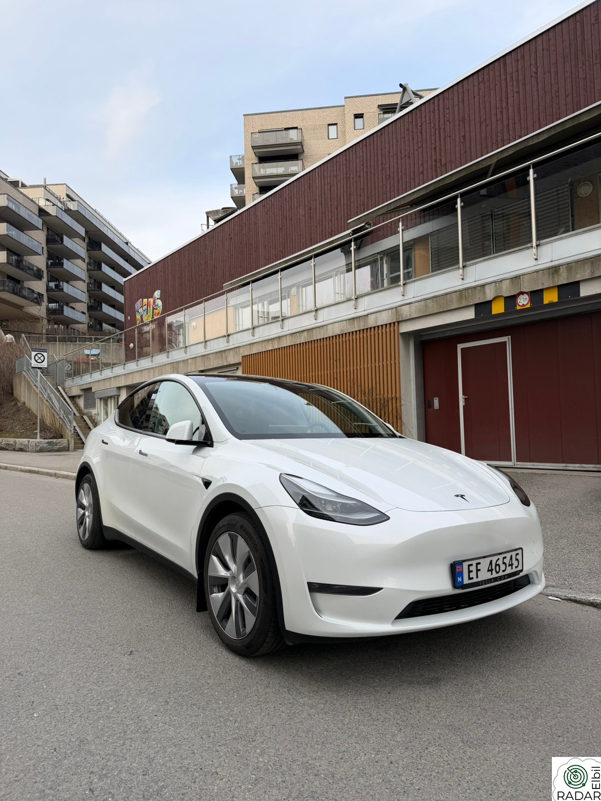 TESLA Model Y Long Range AWD,1eier,nybilgaranti,Lav km.,ladekabler