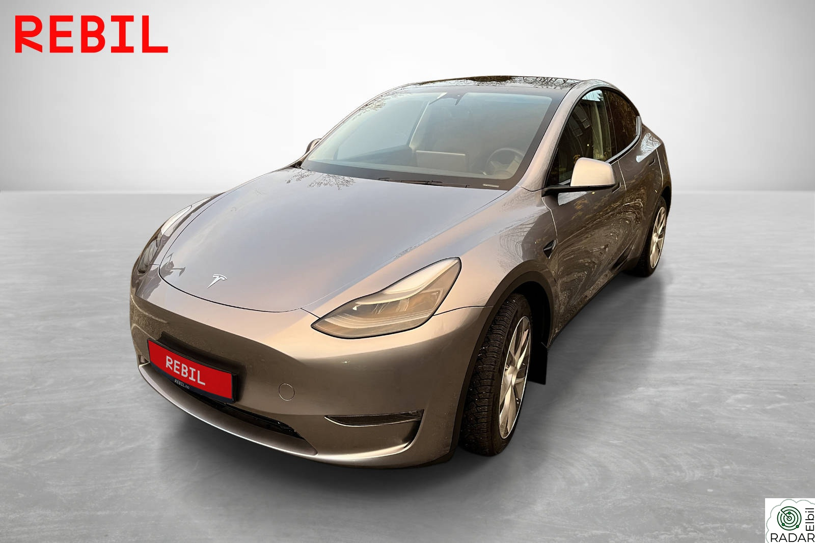 TESLA Model Y LR/AWD/Quicksilver/Skinn/Krok/AP/Pano/V.pumpe
