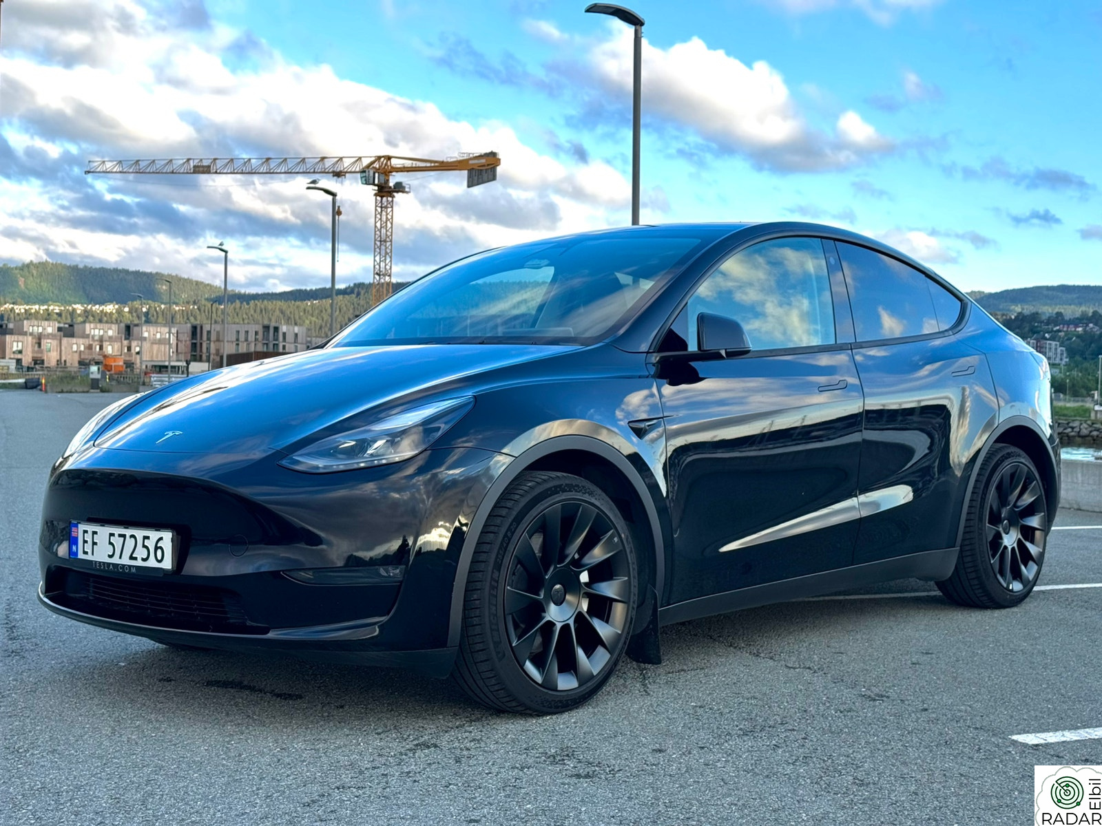 TESLA Model Y Long Range/AWD/Krok/Autopilot/2 hjulsett/1-eier