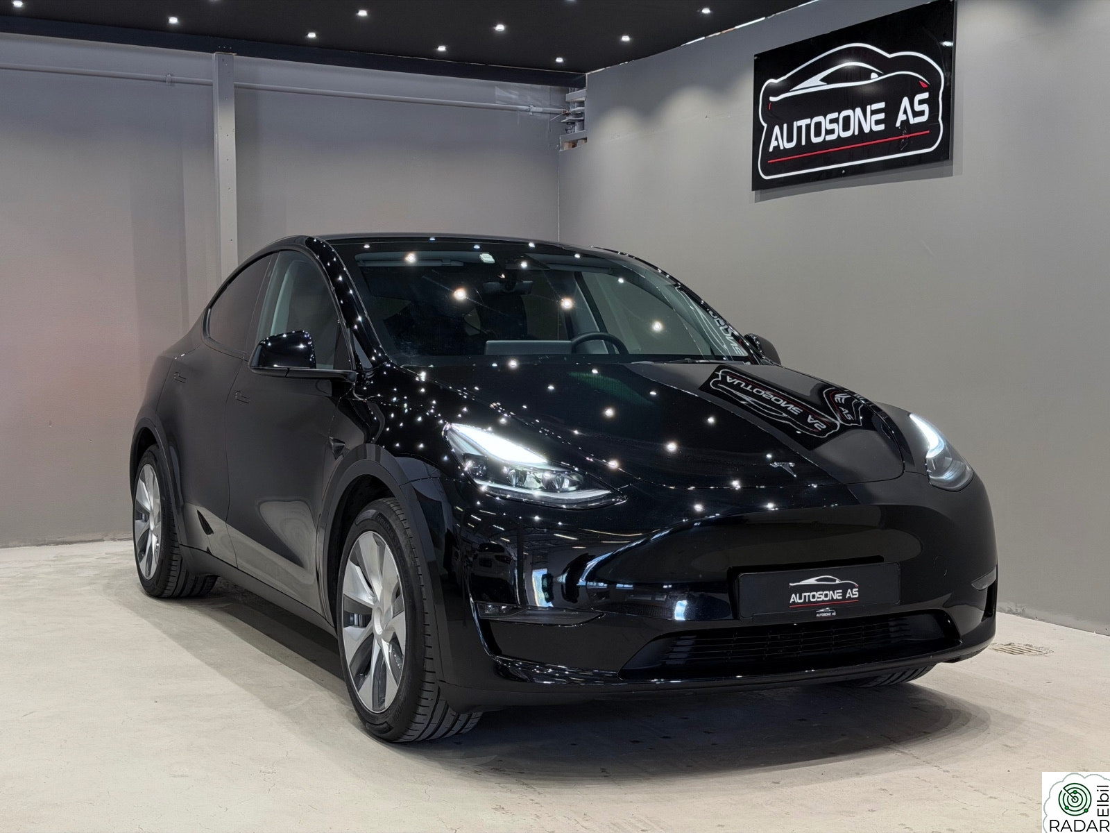 TESLA Model Y Long Range / AWD / LAV KM / Krok / AP / Ryzen / Premium