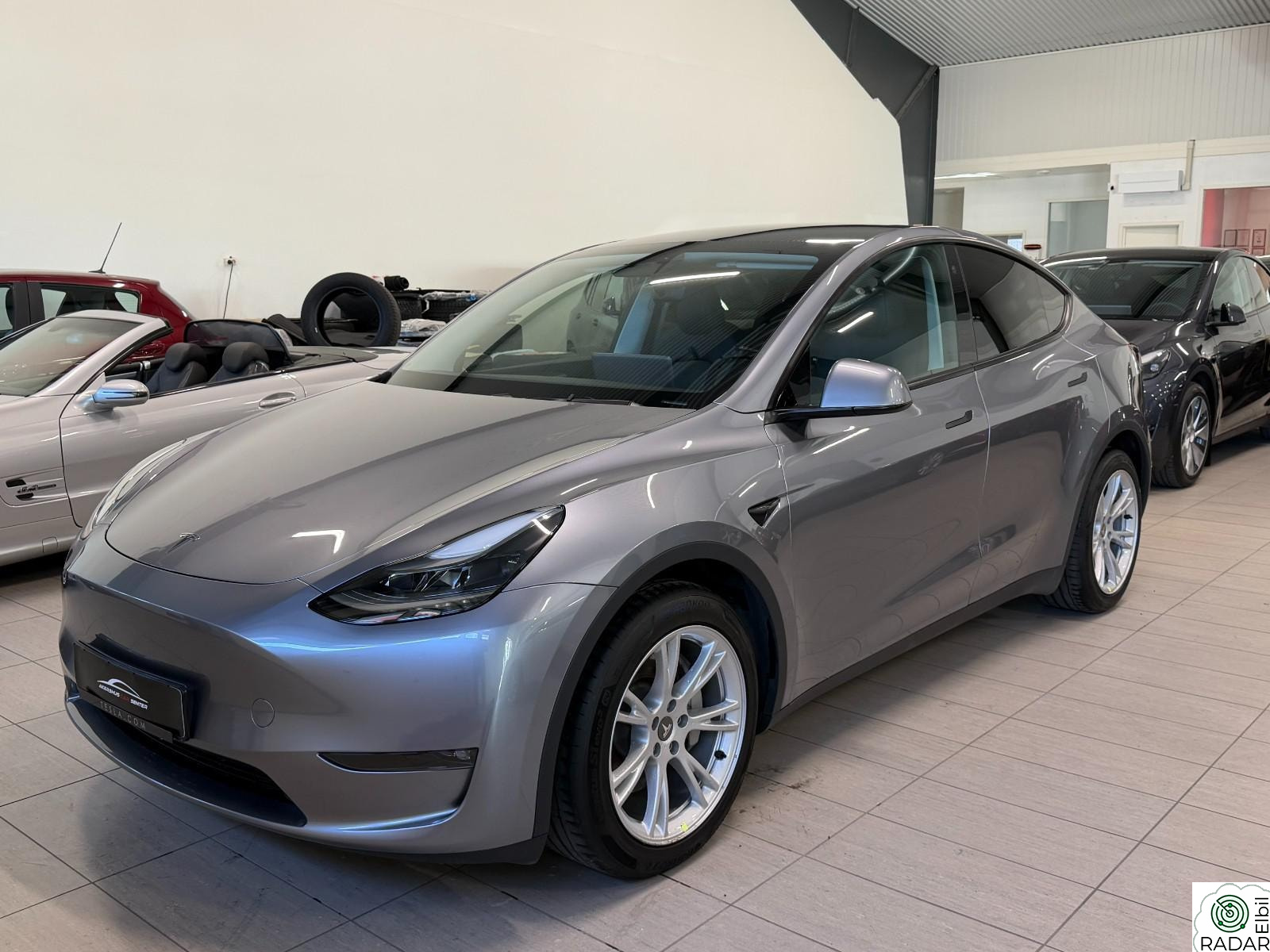 TESLA Model Y LONG RANGE AWD / PREMIUM / KROK / AUTOPILOT /
