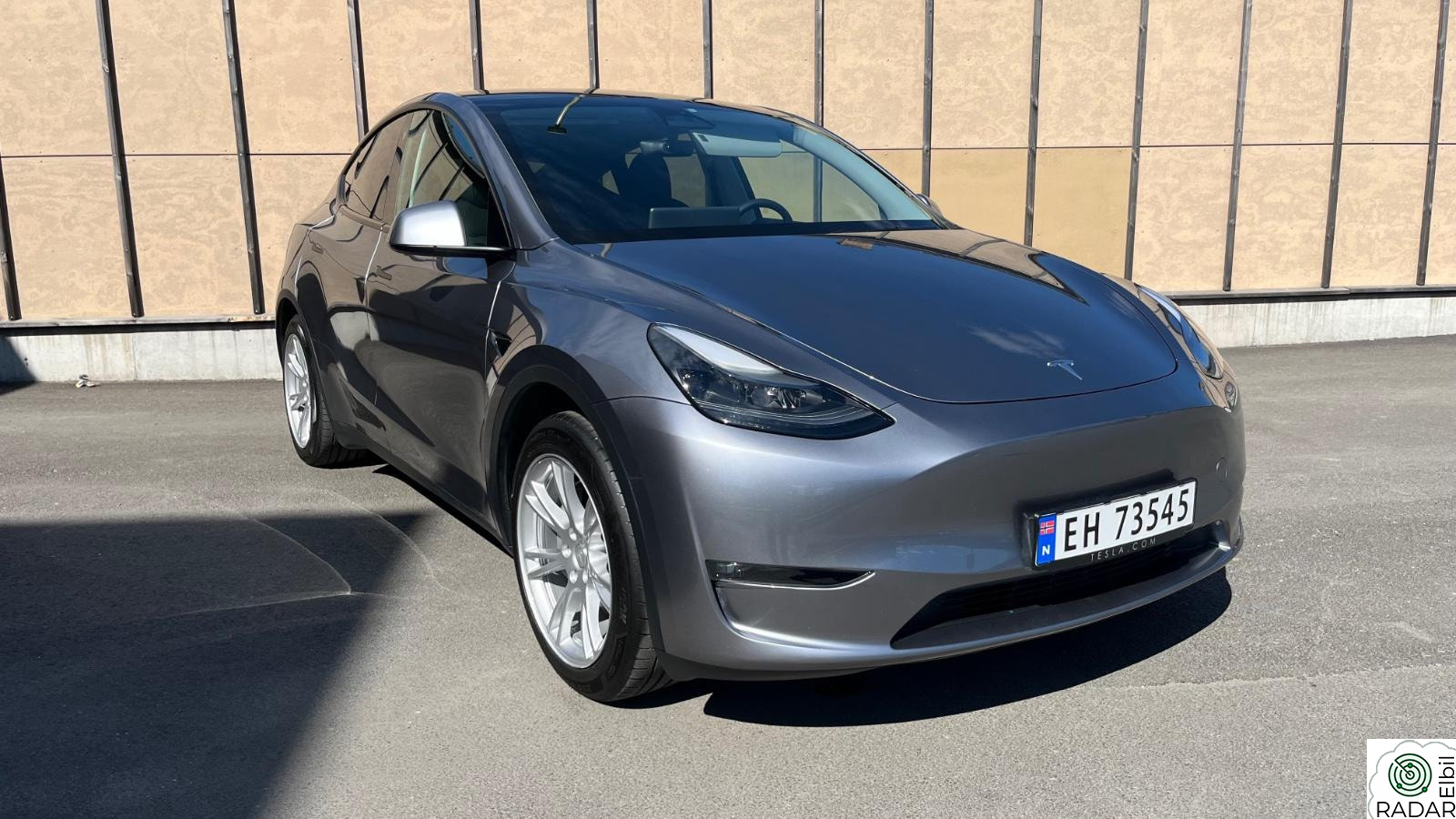 TESLA Model Y LR AWD / AP / Quicksilver / Krok / Lav KM / EU 02.2028