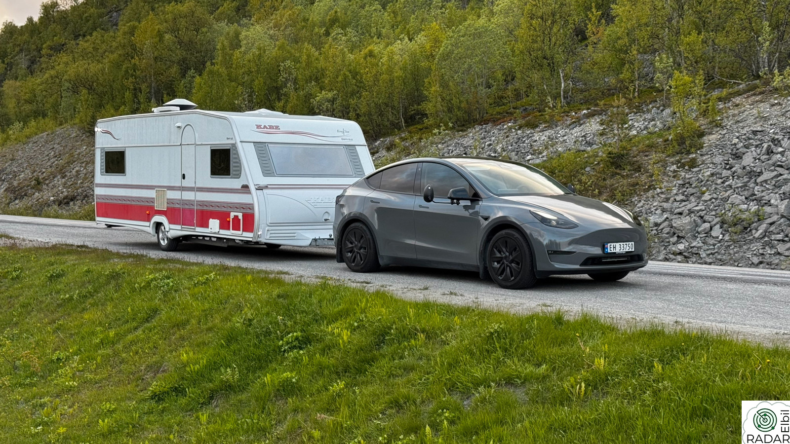 TESLA Model Y Long Range AWD - Ledbar - Helfoliert