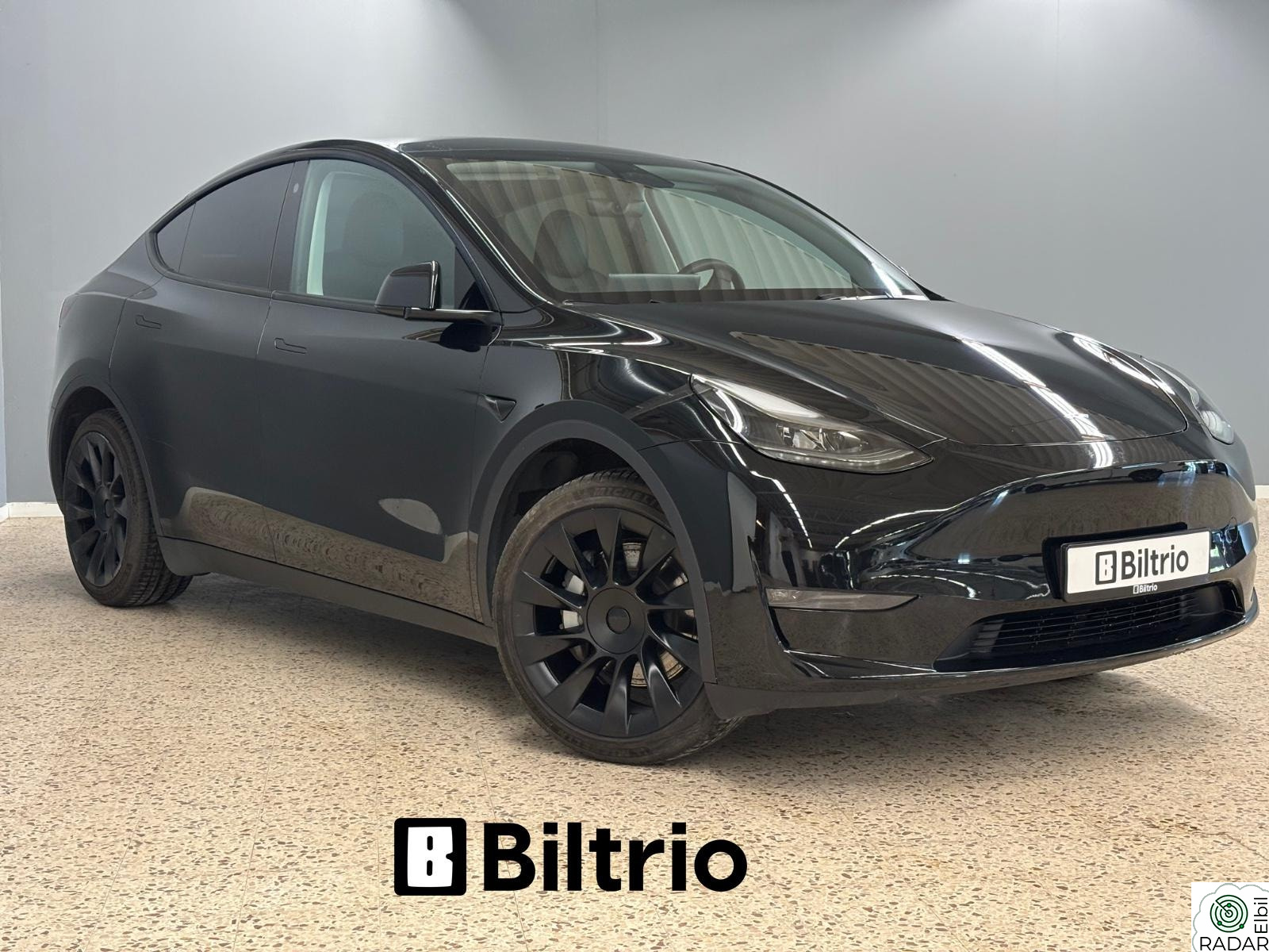 TESLA Model Y LongRange / AWD / Hengerfestet /