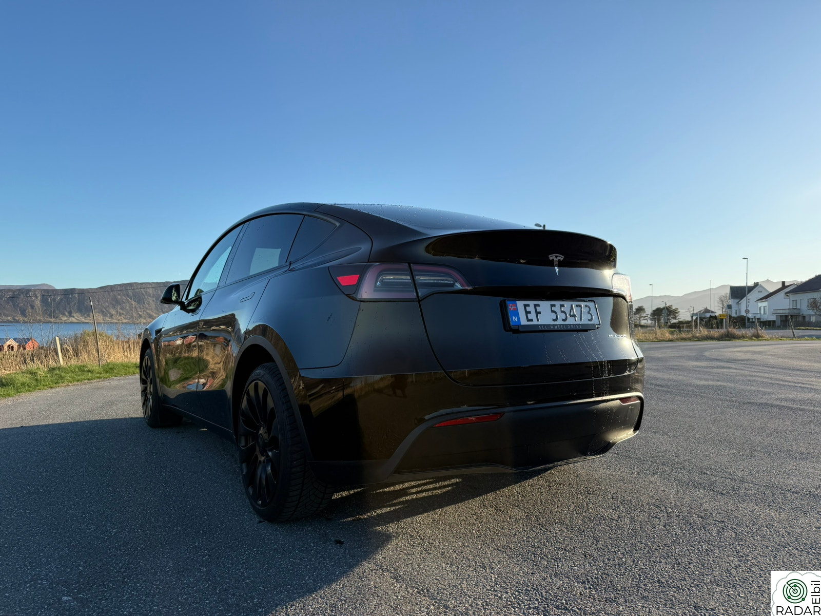 TESLA Model Y Long Range AWD Lav km!!