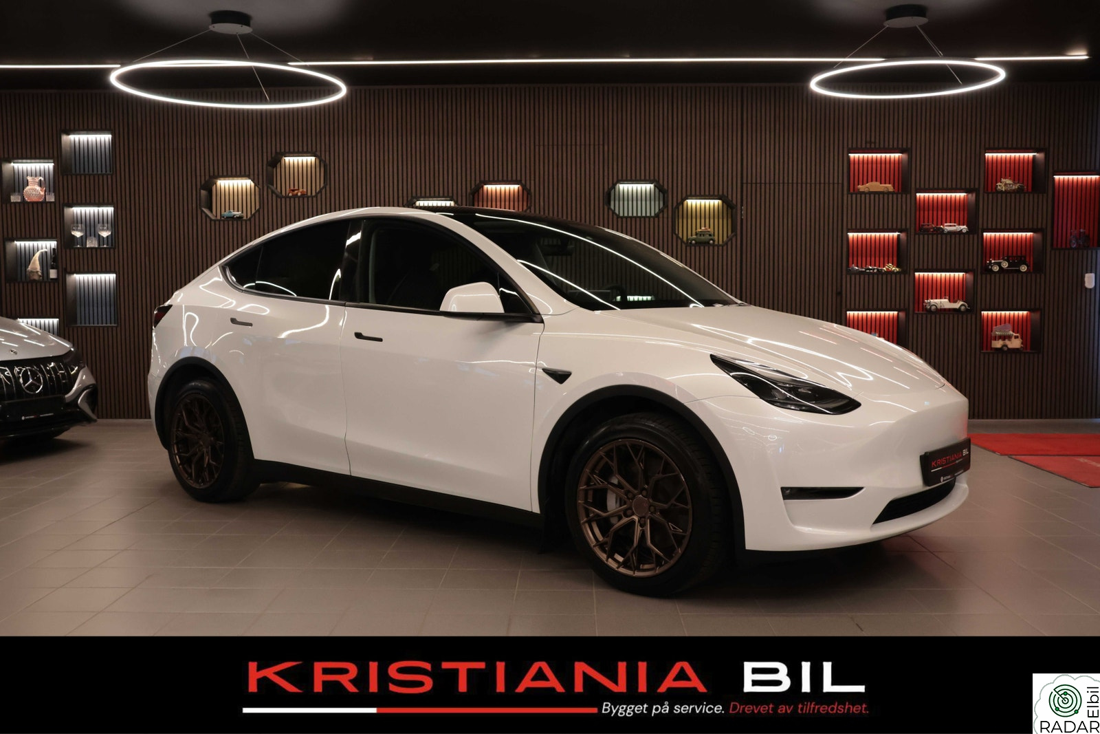 TESLA Model Y LONG RANGE/AWD/PANO/AP/PREMIUM/KROK/V.PUMPE/GARANTI/LED