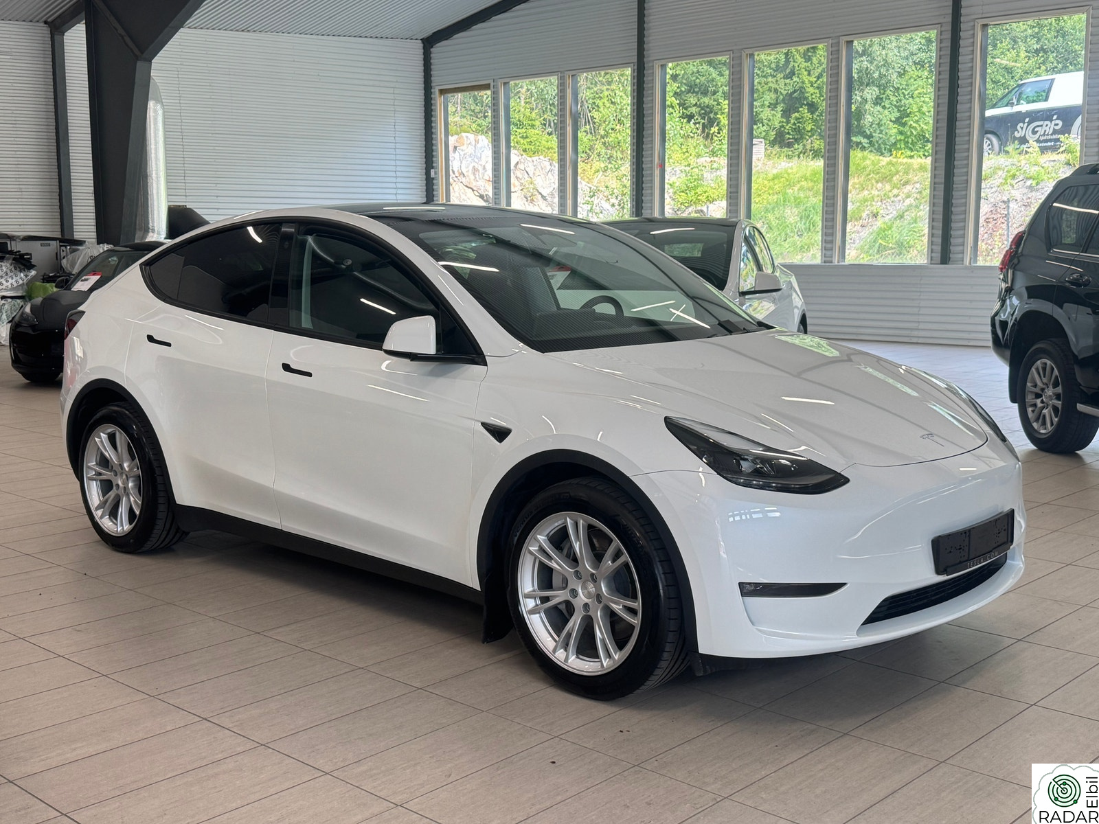 TESLA Model Y Long Range AWD PREMIUM,H-FESTE,KAMERA,HIFI,SKINN