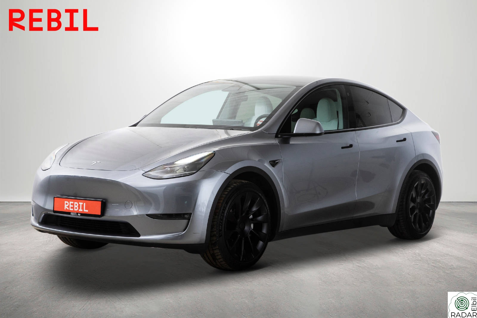 TESLA Model Y 533km(WLTP)/LR/AWD/Ryzen/Navi/R.kam/Pano/AP/V.pumpe