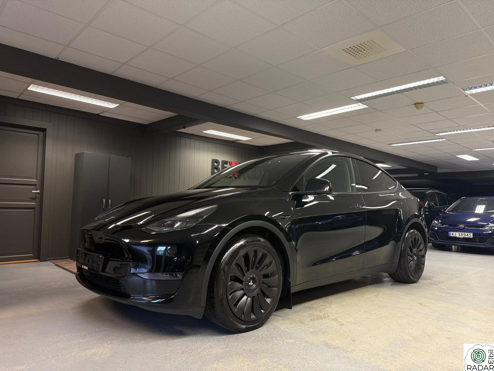 TESLA Model Y Long Range,AWD,Hengerfeste,Autopilot,V.pumpe,533km,Hifi