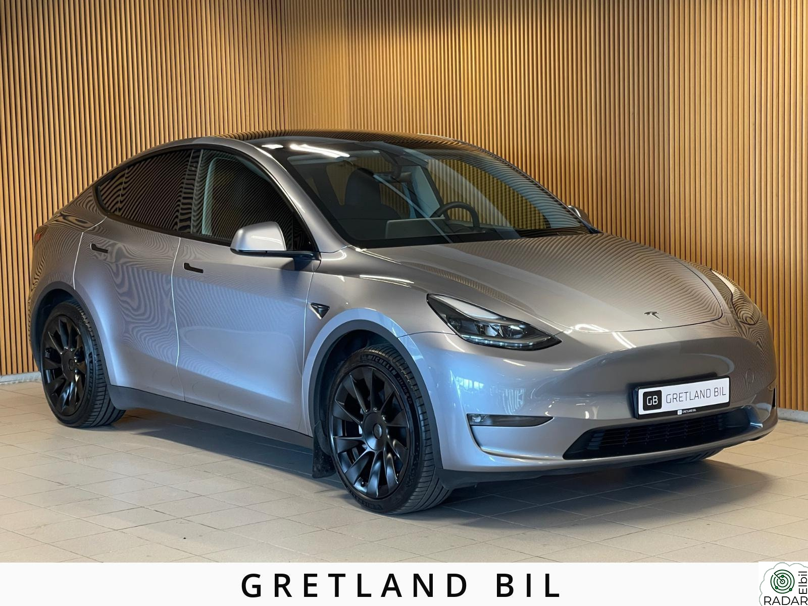 TESLA Model Y Long Range//Premium/Hengerfeste//20"