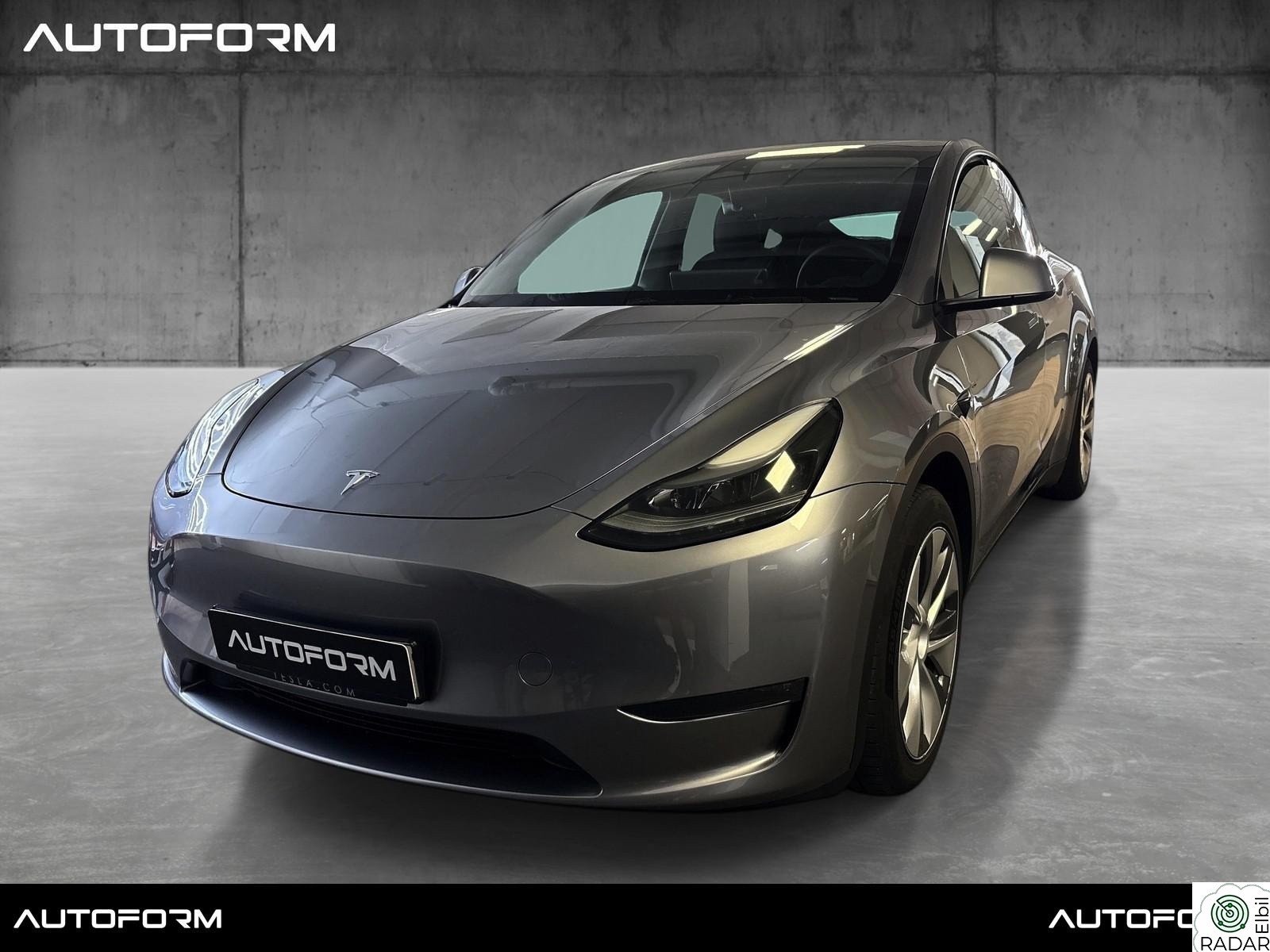 TESLA Model Y LR AWD - Krok