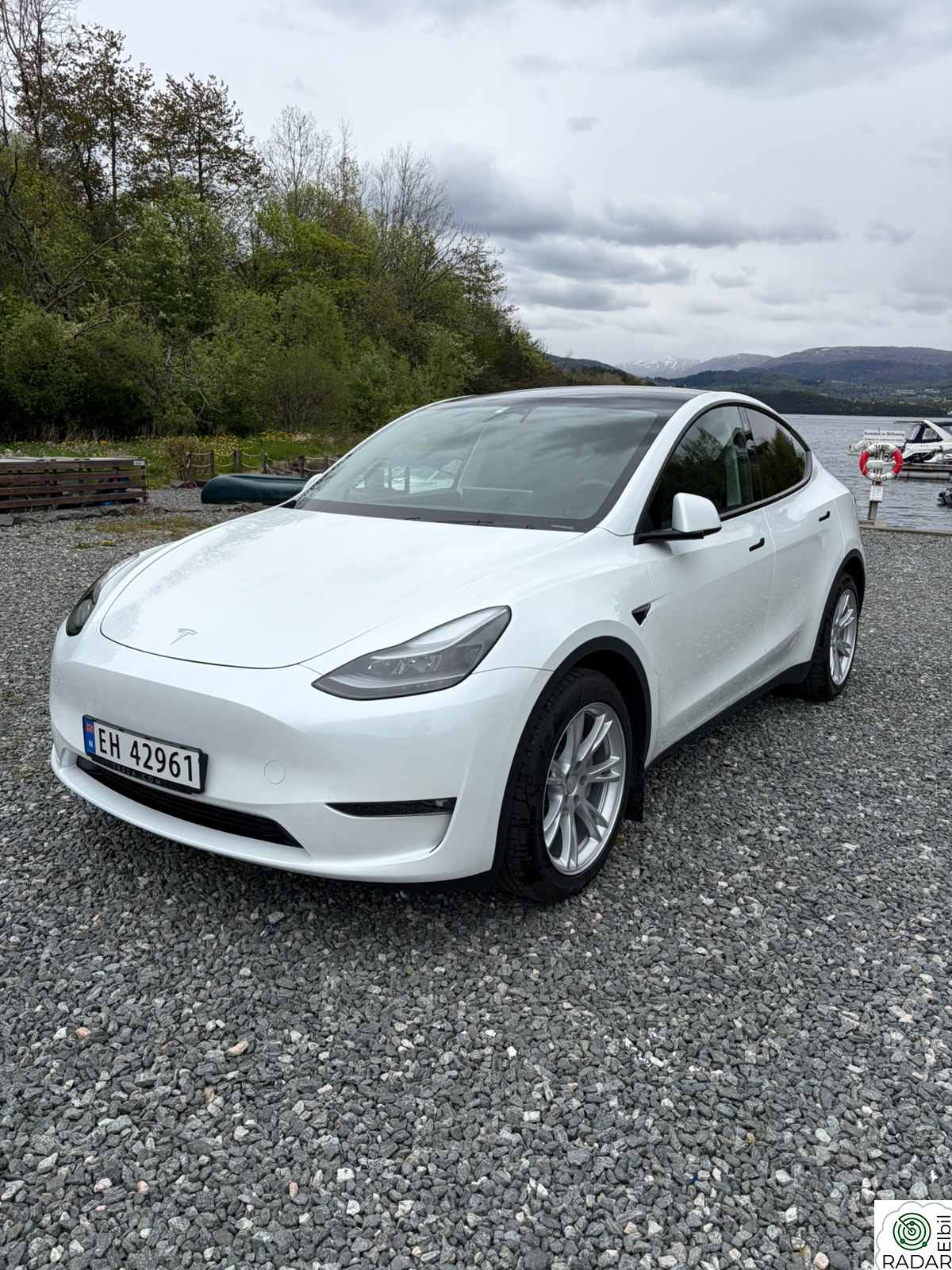 TESLA Model Y Long Range AWD,533 km,krok,panor, prem.skinn, lavkm