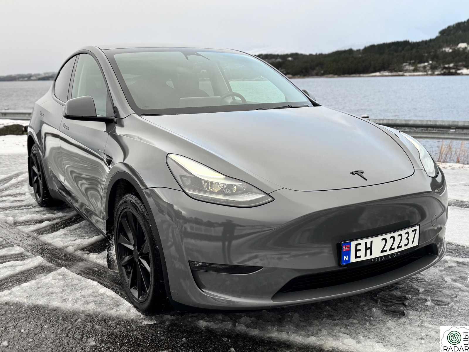 TESLA Model Y Long Range AWD // Foliert // Acceleration Boost Package