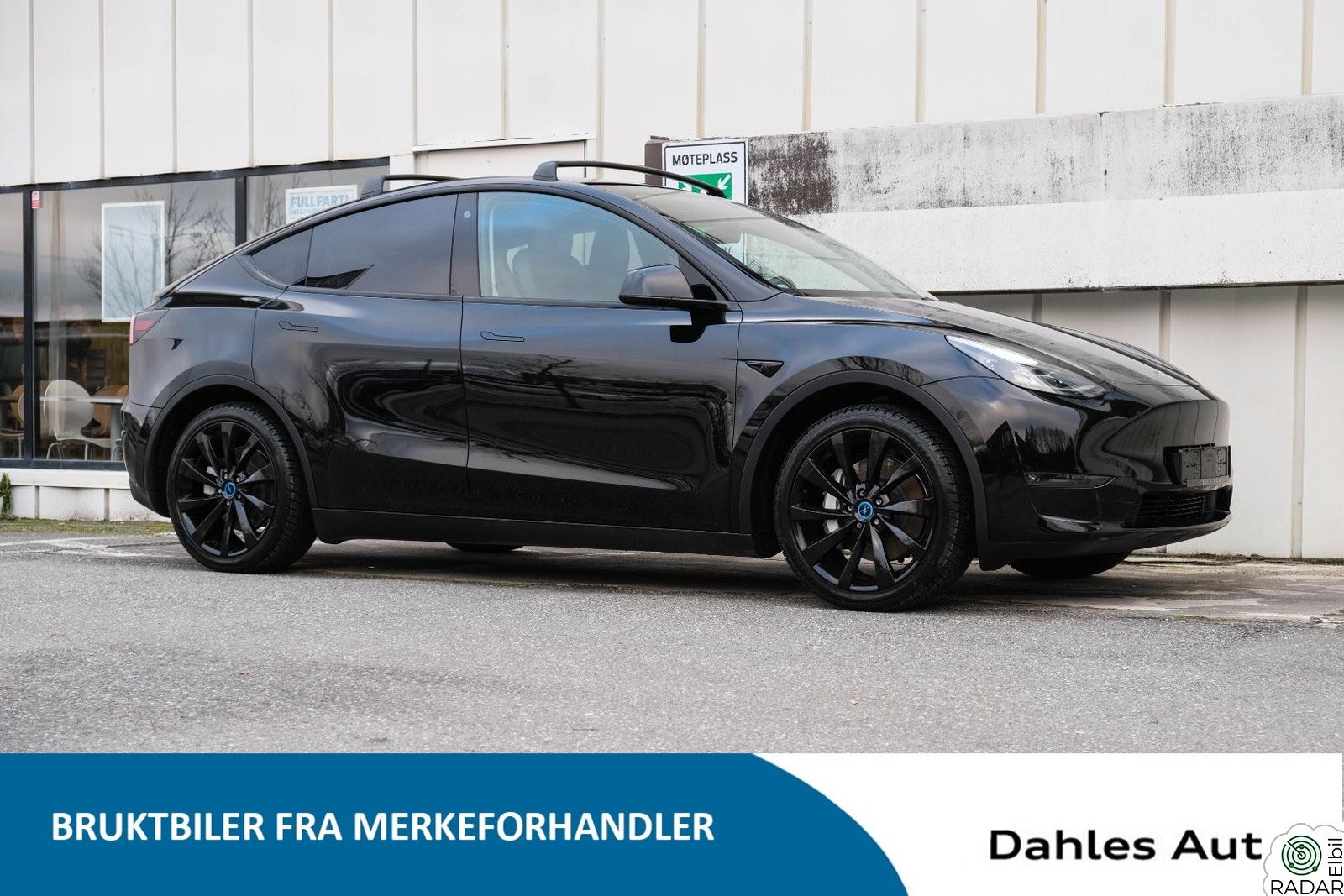 TESLA Model Y Long Range AWD - Panorama/Premium Skinn/360 +++