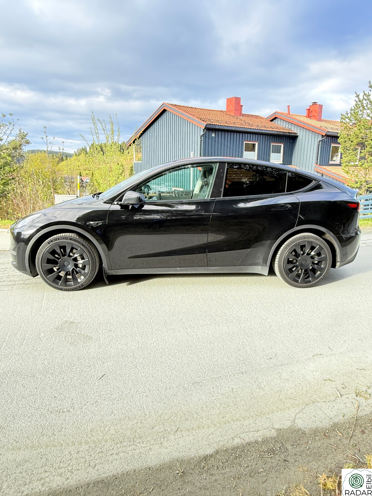 TESLA Model Y Long Range AWD - velholdt pendlerbil, polert og coatet