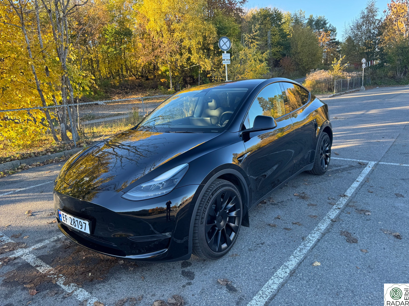 TESLA Model Y Long Range AWD/Premium/Krok/Lav km/Autopilot/Varmepumpe