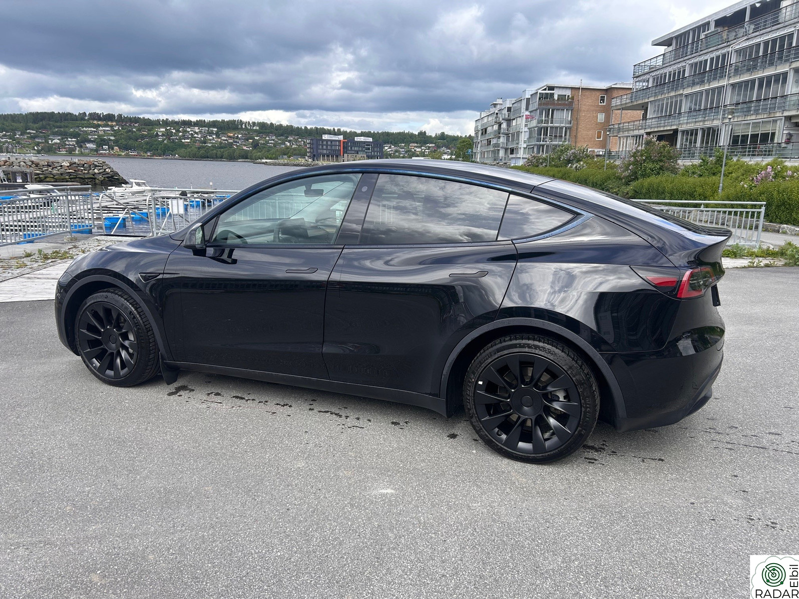 TESLA Model Y Long Range AWD 20"