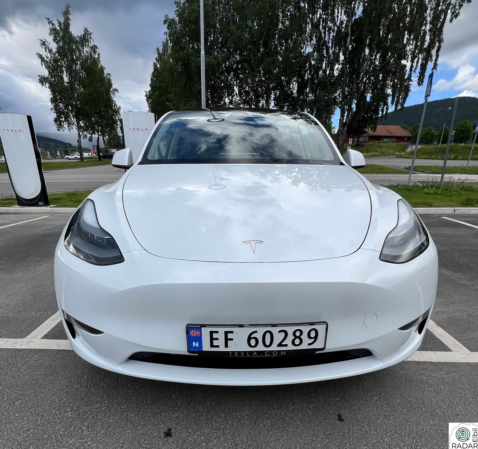 TESLA Model Y Long Range AWD, god bil og pent kjørt.