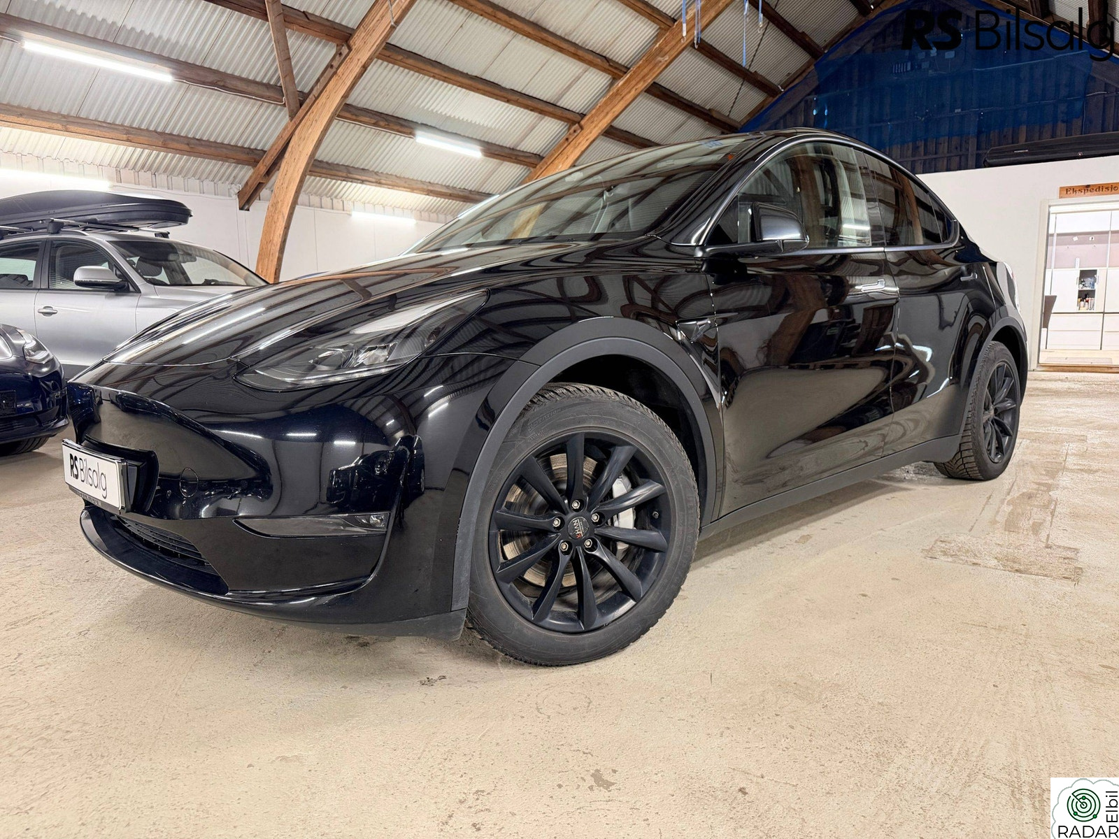 TESLA Model Y LONG RANGE/AWD/EAP/HENGERFESTE