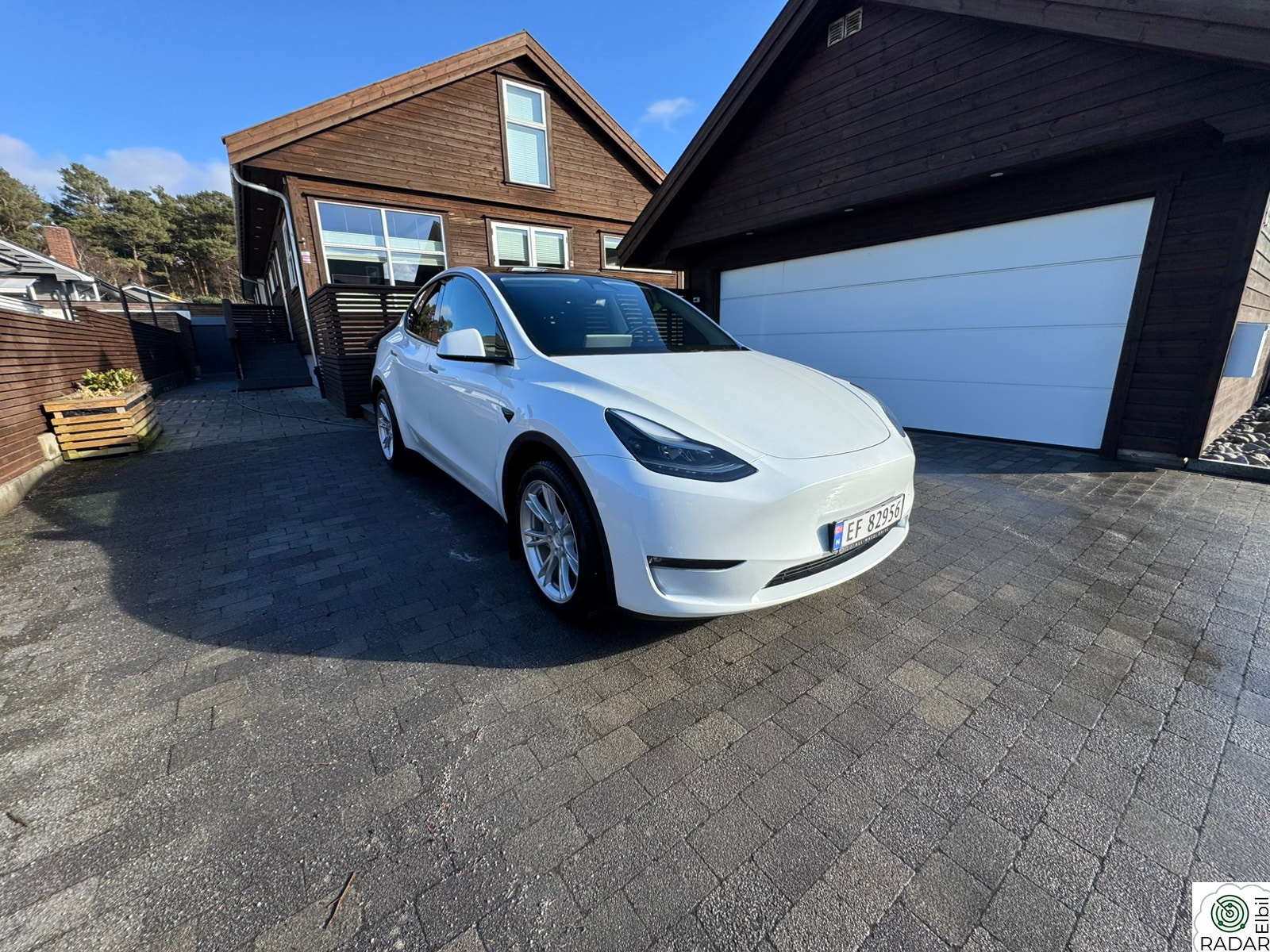 TESLA Model Y Long Range AWD | Hengerfeste | PPF | Lav km