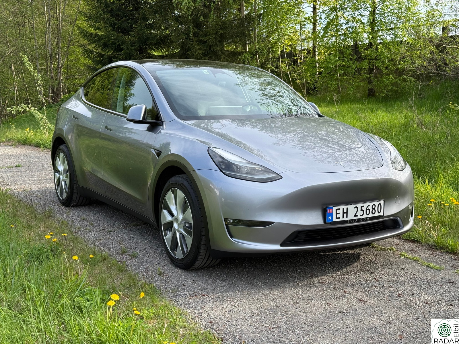TESLA Model Y LONG RANGE, AWD, KROK, PANO, AP, PREMIUM, NORSK 19"+19"