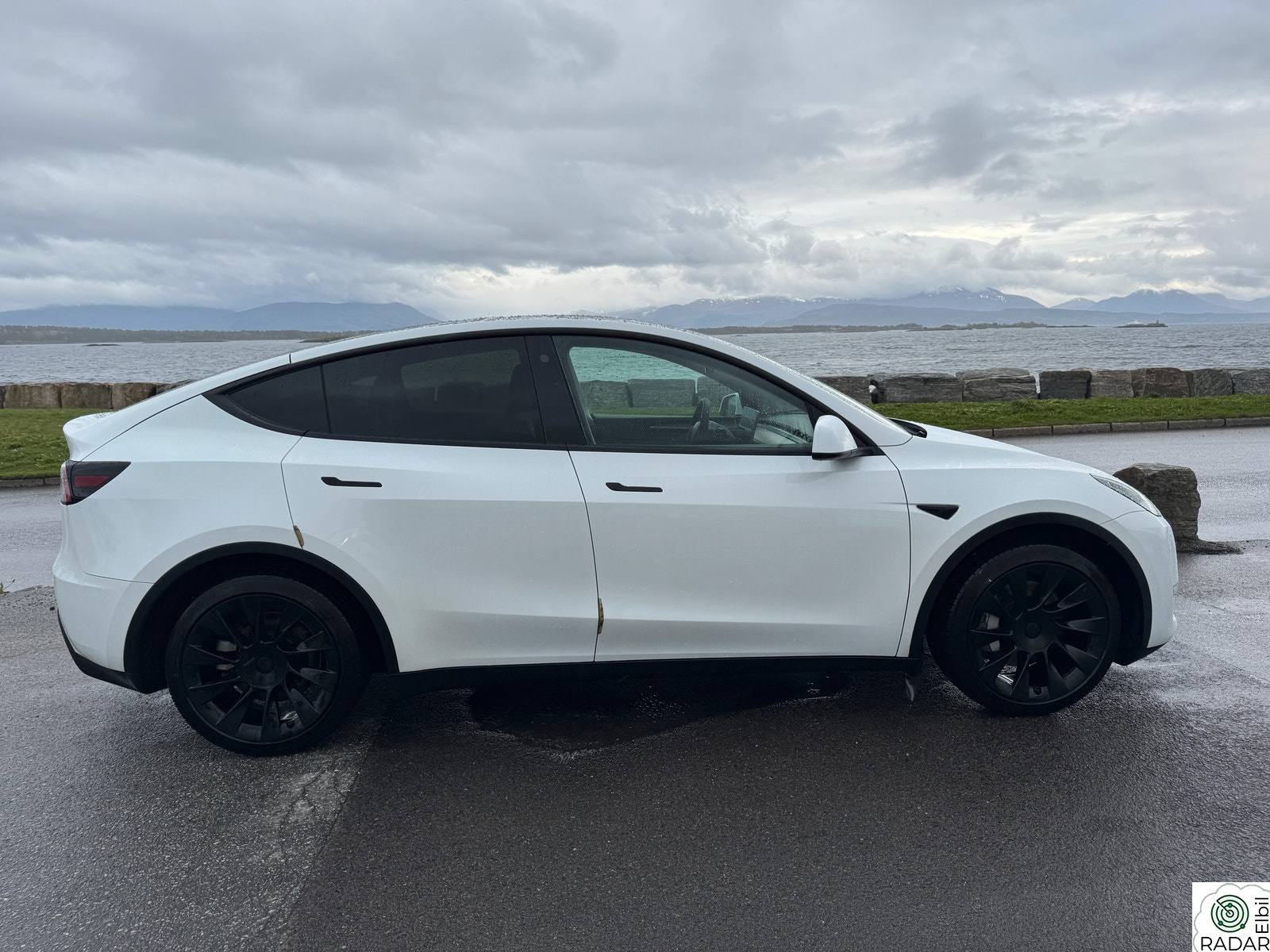 TESLA Model Y Long Range AWD - enhanced autopilot