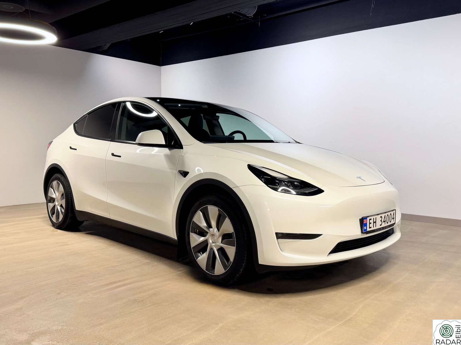 TESLA Model Y Long Range AWD / Berlin / 1 eier / H.feste +++