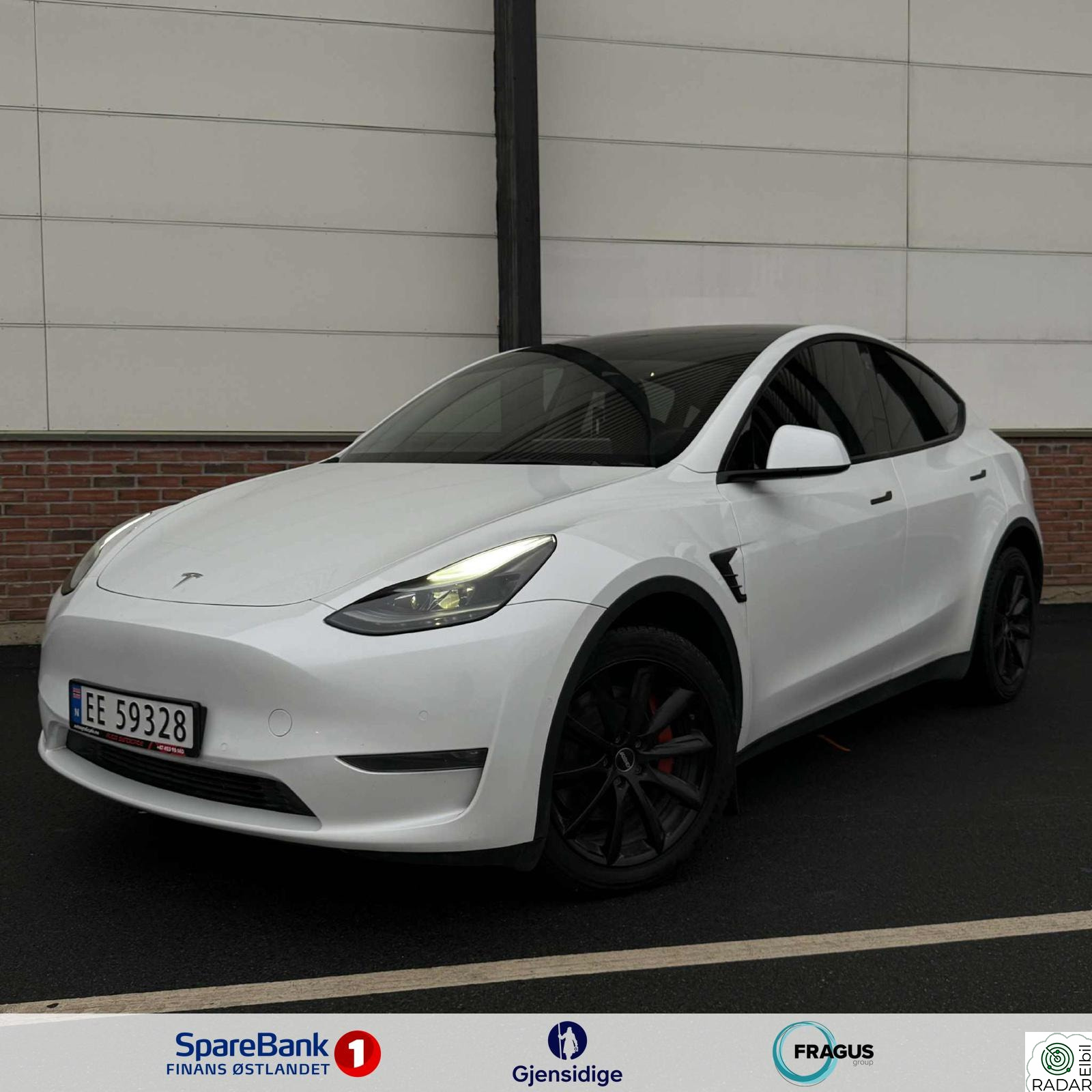 TESLA Model Y AWD // LR // Krok // AP // Skinn // Panorama // S+V